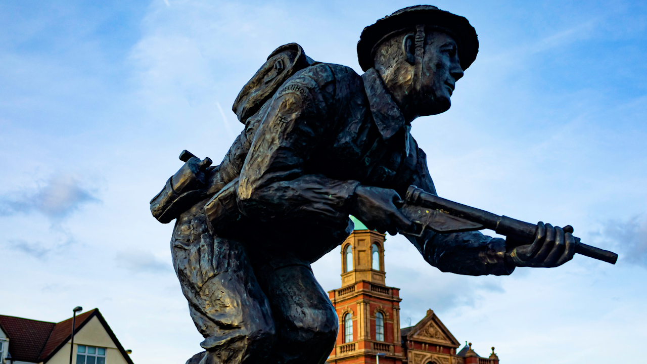 The memorial to Stanley Elton Hollis VC in his home town of Middlesbrough (Picture: Alamy)
