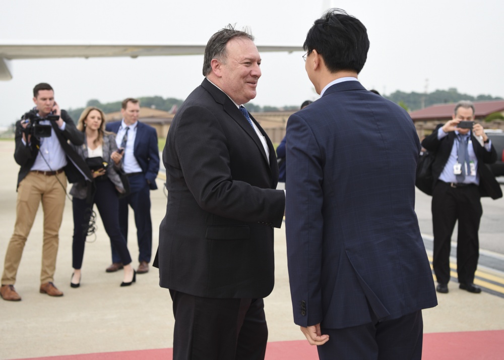 Mike Pompeo South Korea arrival