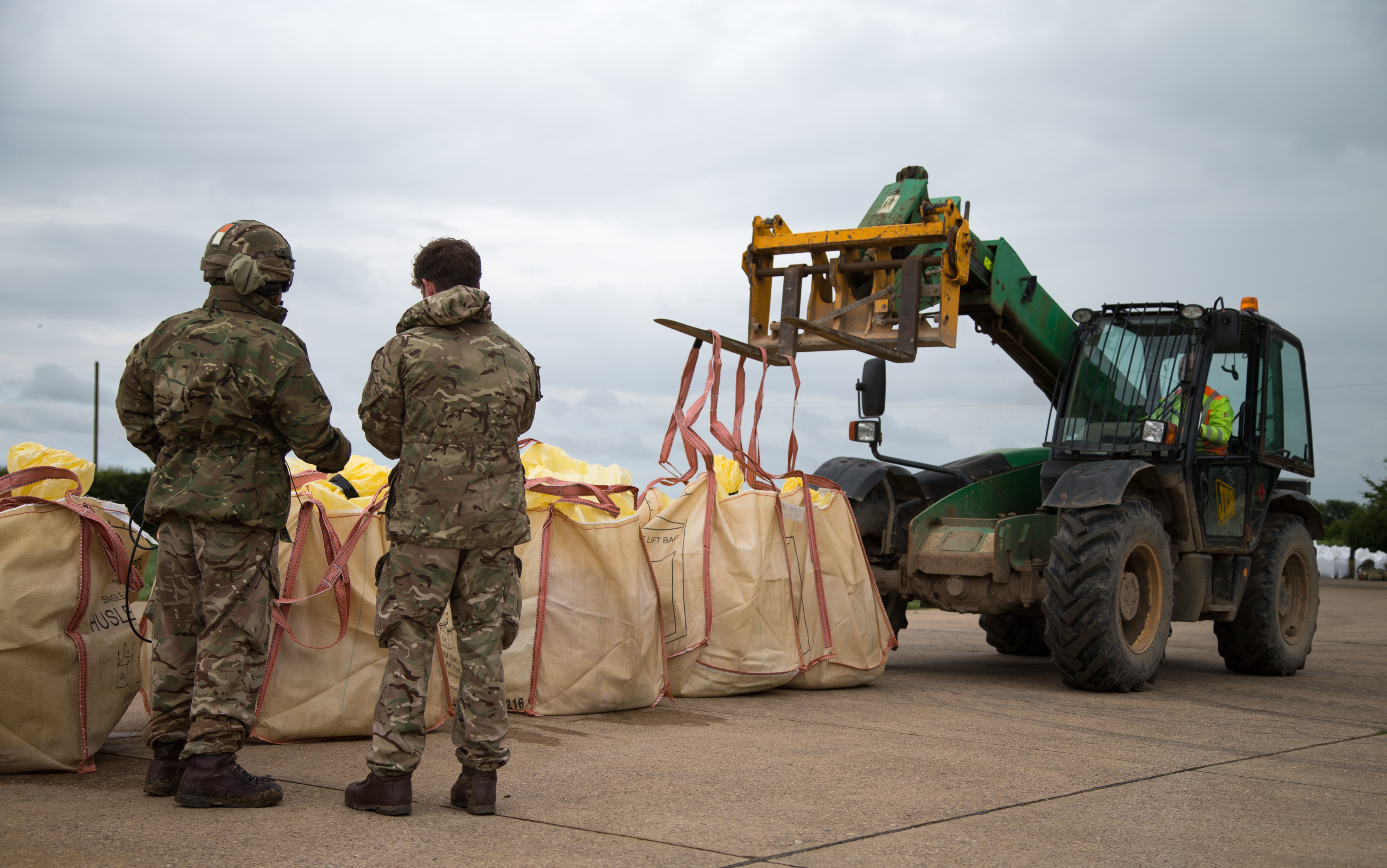 Military helping with the flooding in Wainfleet, Lincolnshire 140619 CREDIT MOD