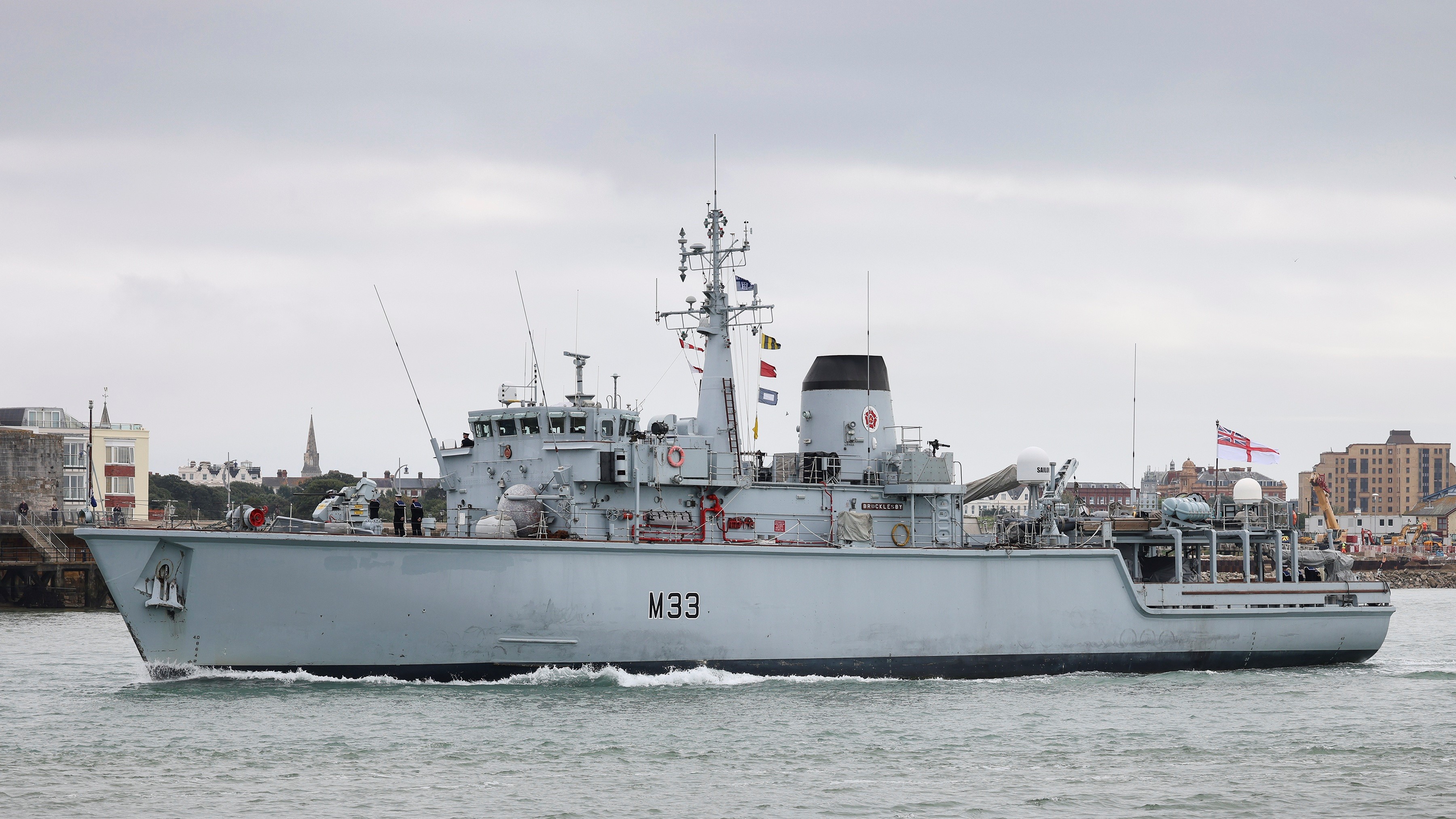 Minehunter HMS Brocklesby returns from Gulf to HNMB Portsmouth 08102021 Credit Royal Navy.jpg