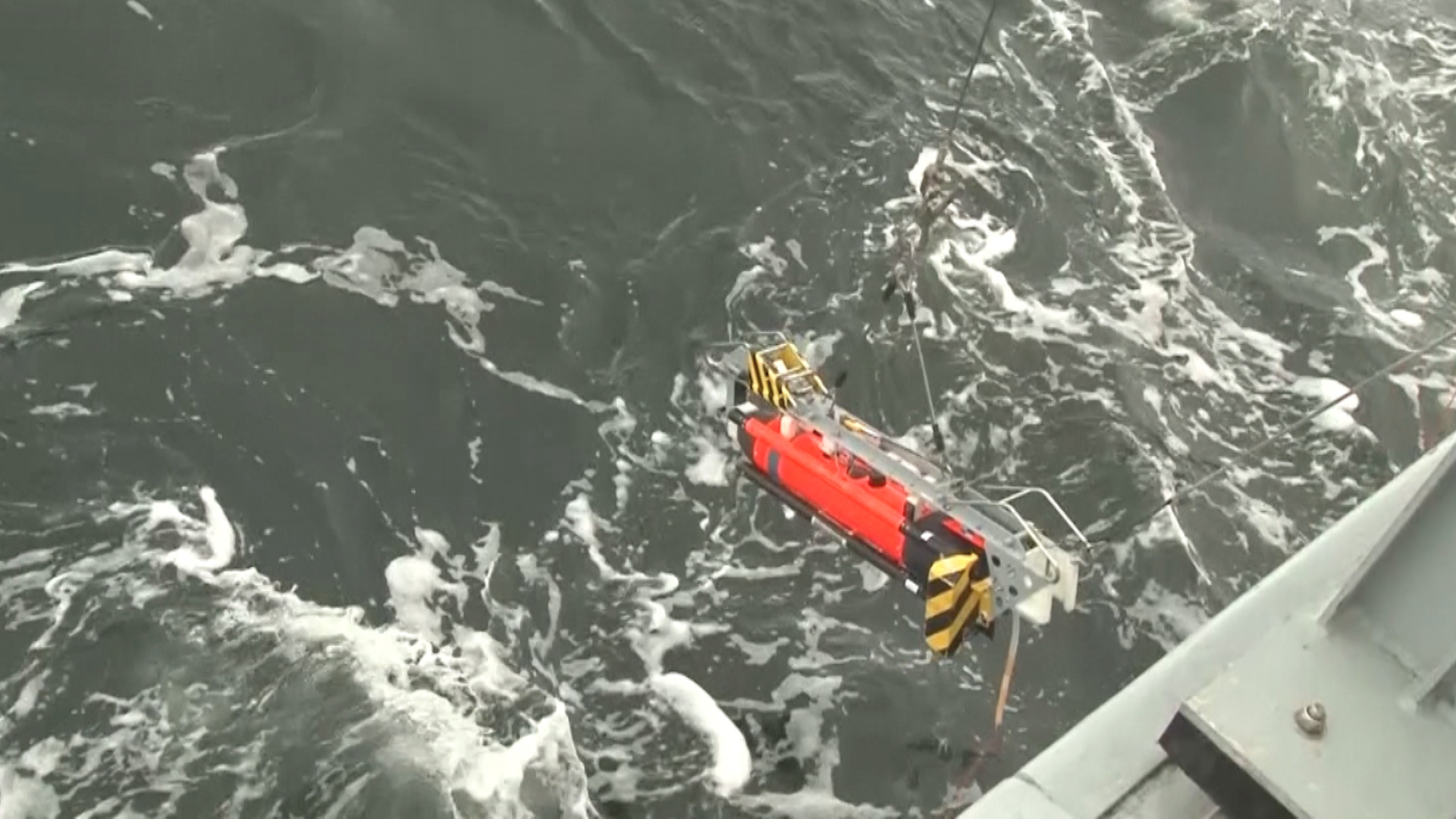 Royal Navy Minehunter Seafox robot submersible