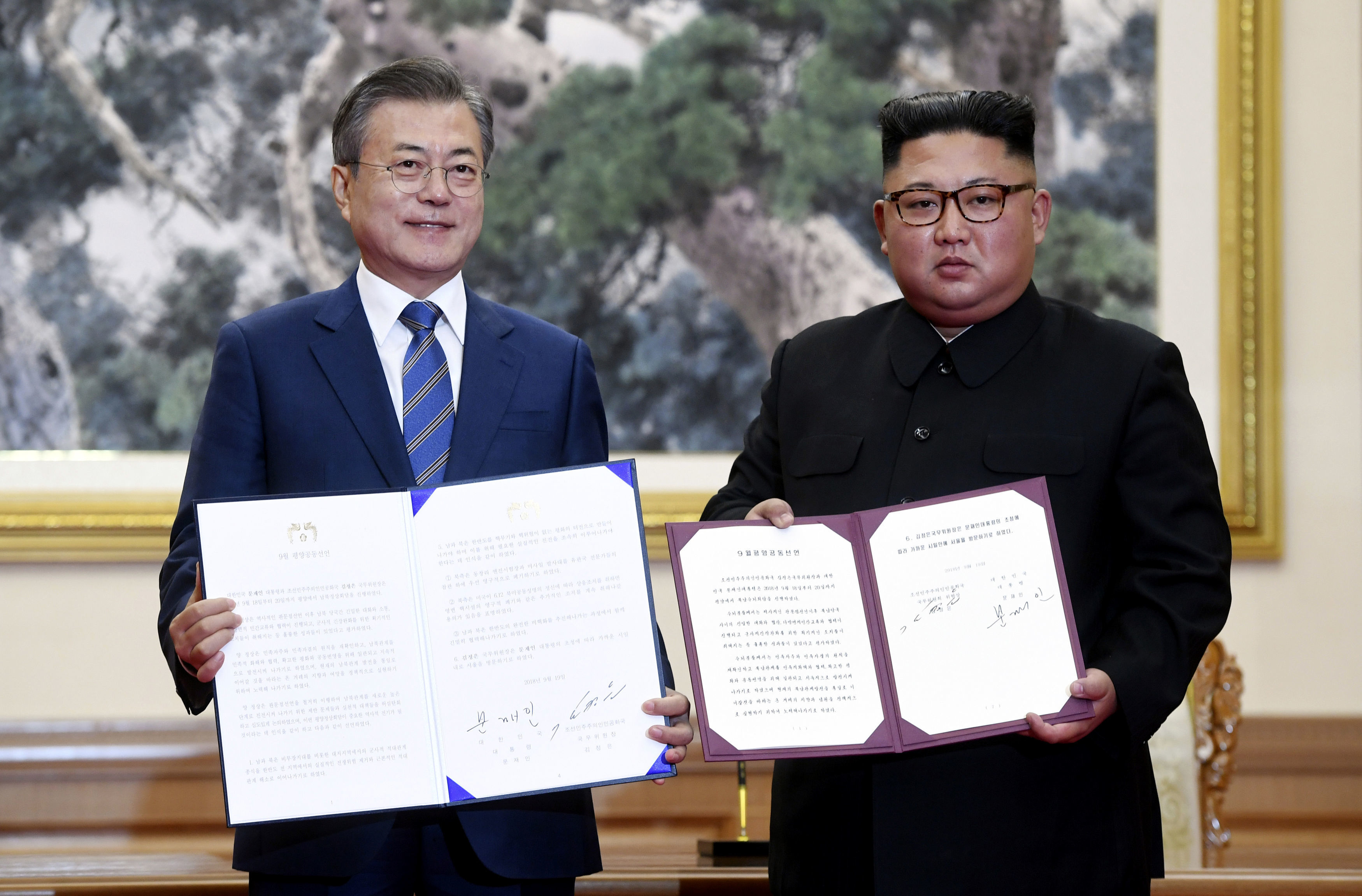 Moon Jae-in Kim Jong Un Korea POOL