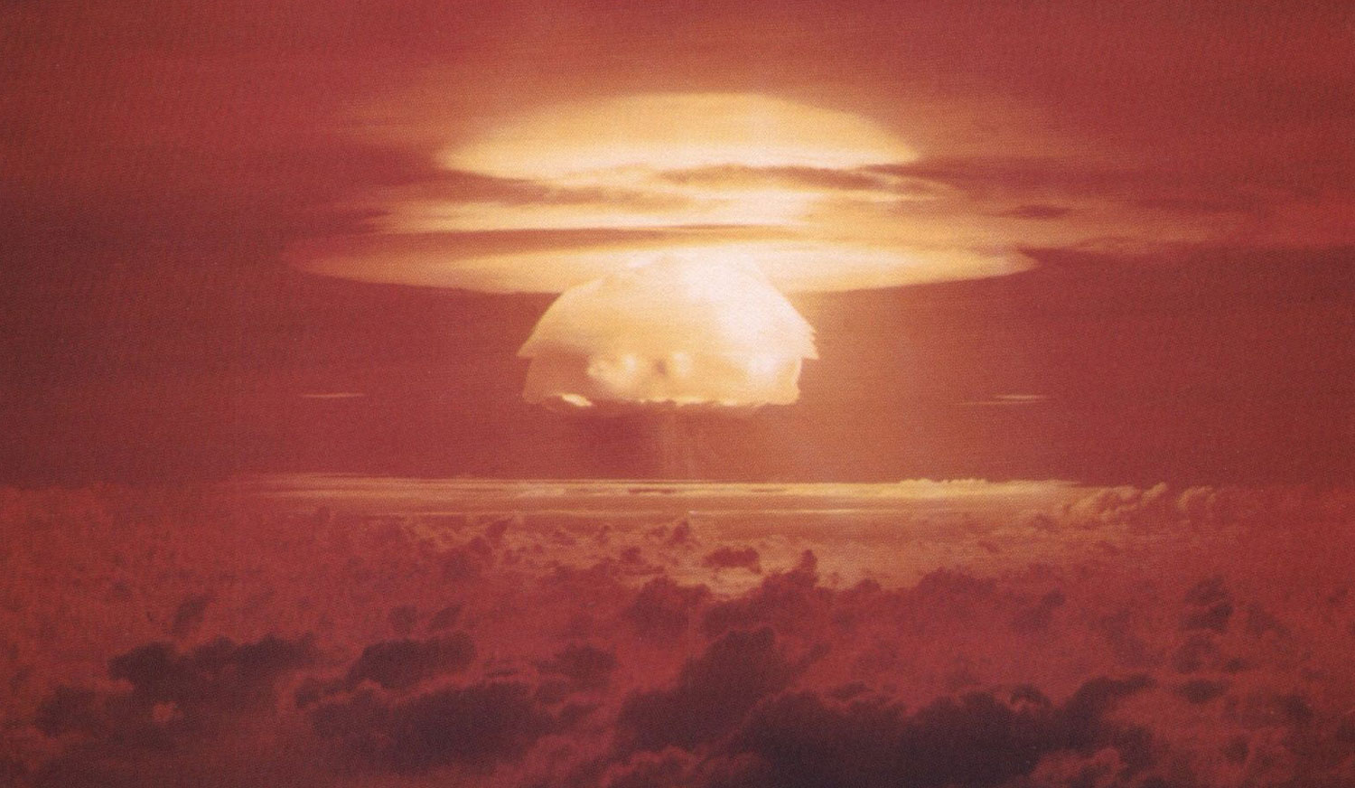 mushroom cloud following nuke strike