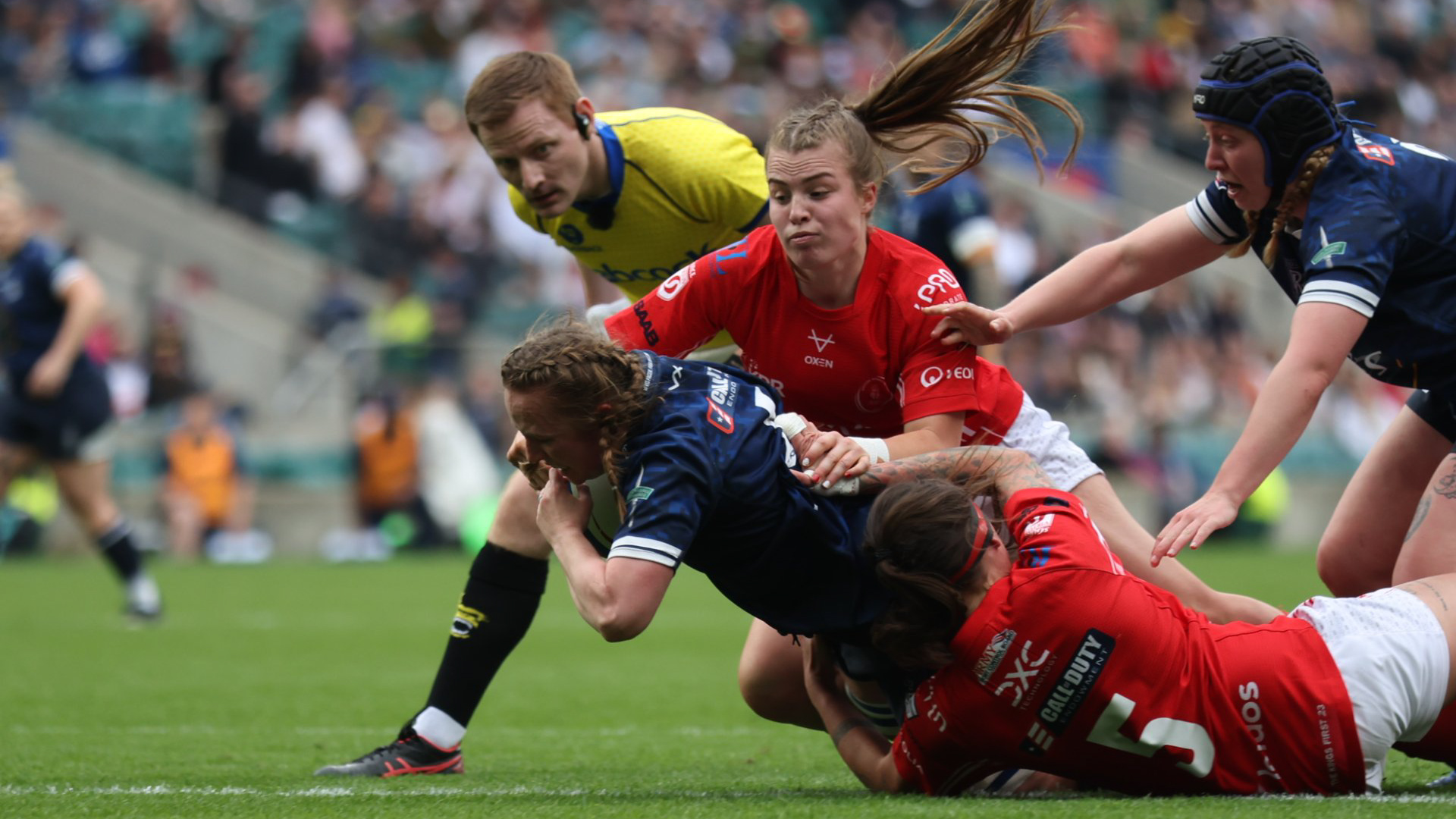 Olivia Critchley-Peddle scores for Navy at Twickenham