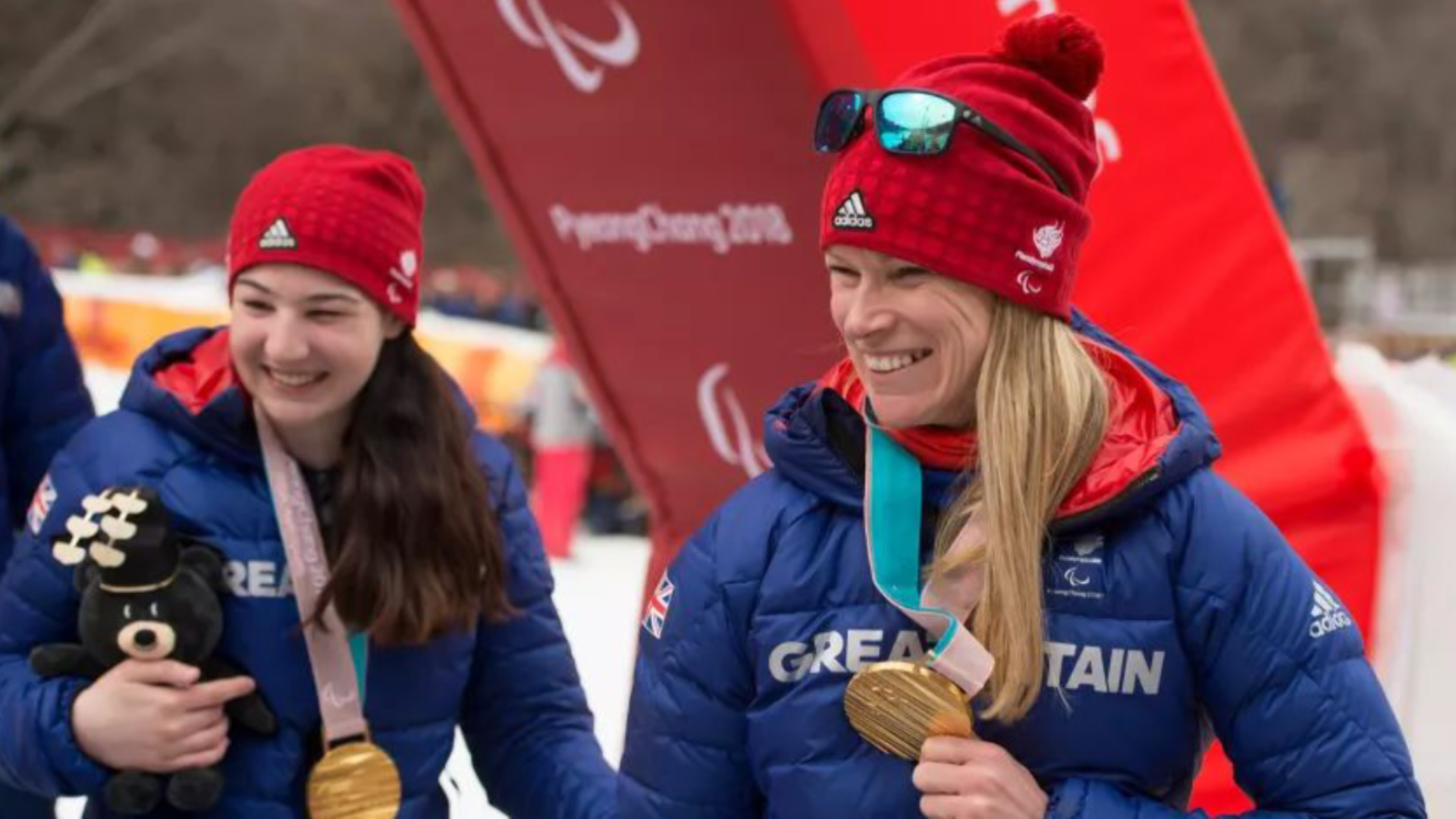 Menna Fitzpatrick and Capt Jennifer Kehoe parade their Gold Medals 