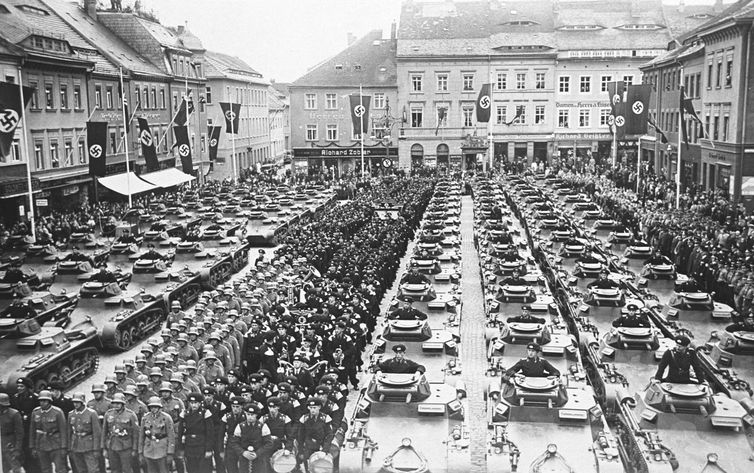 Nazi-rally-with-tanks-in-Saxony-Tanks-bk-pg-39