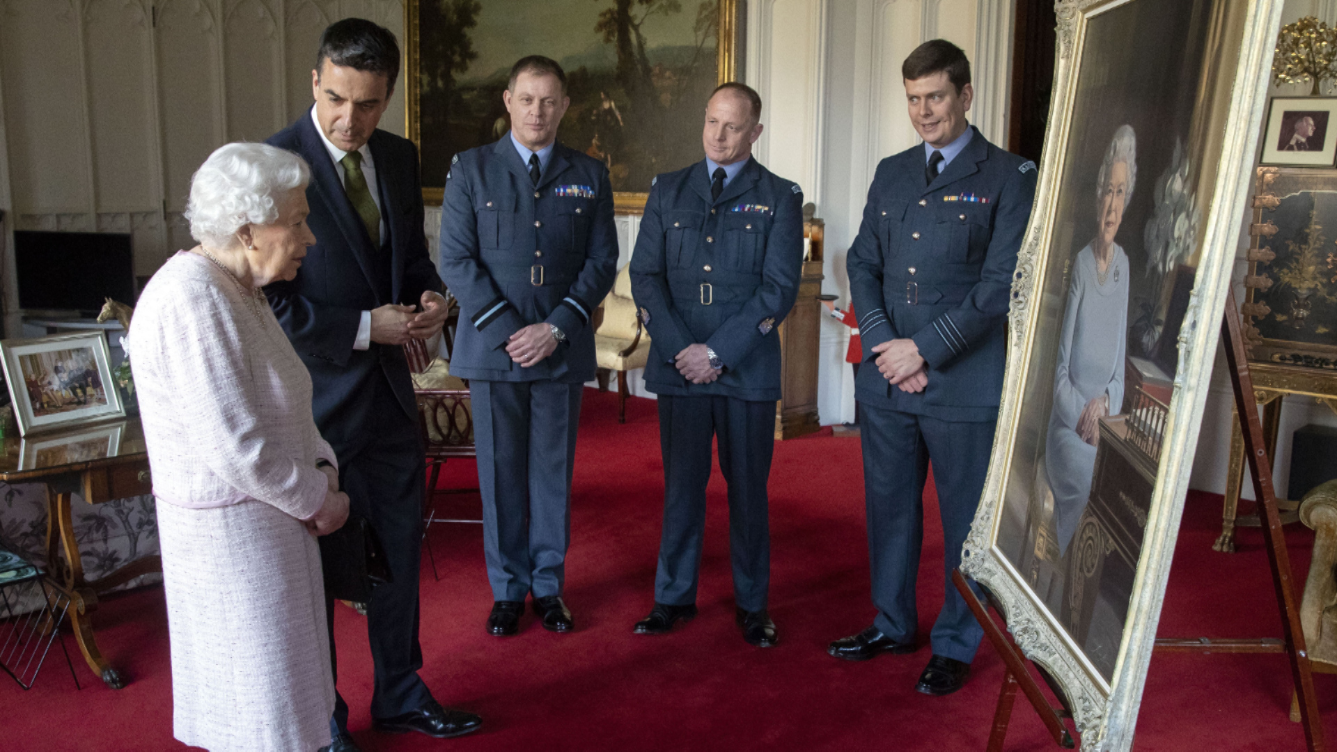 The Queen joins military artist Stuart Brown and RAF Officers for viewing of new portrait