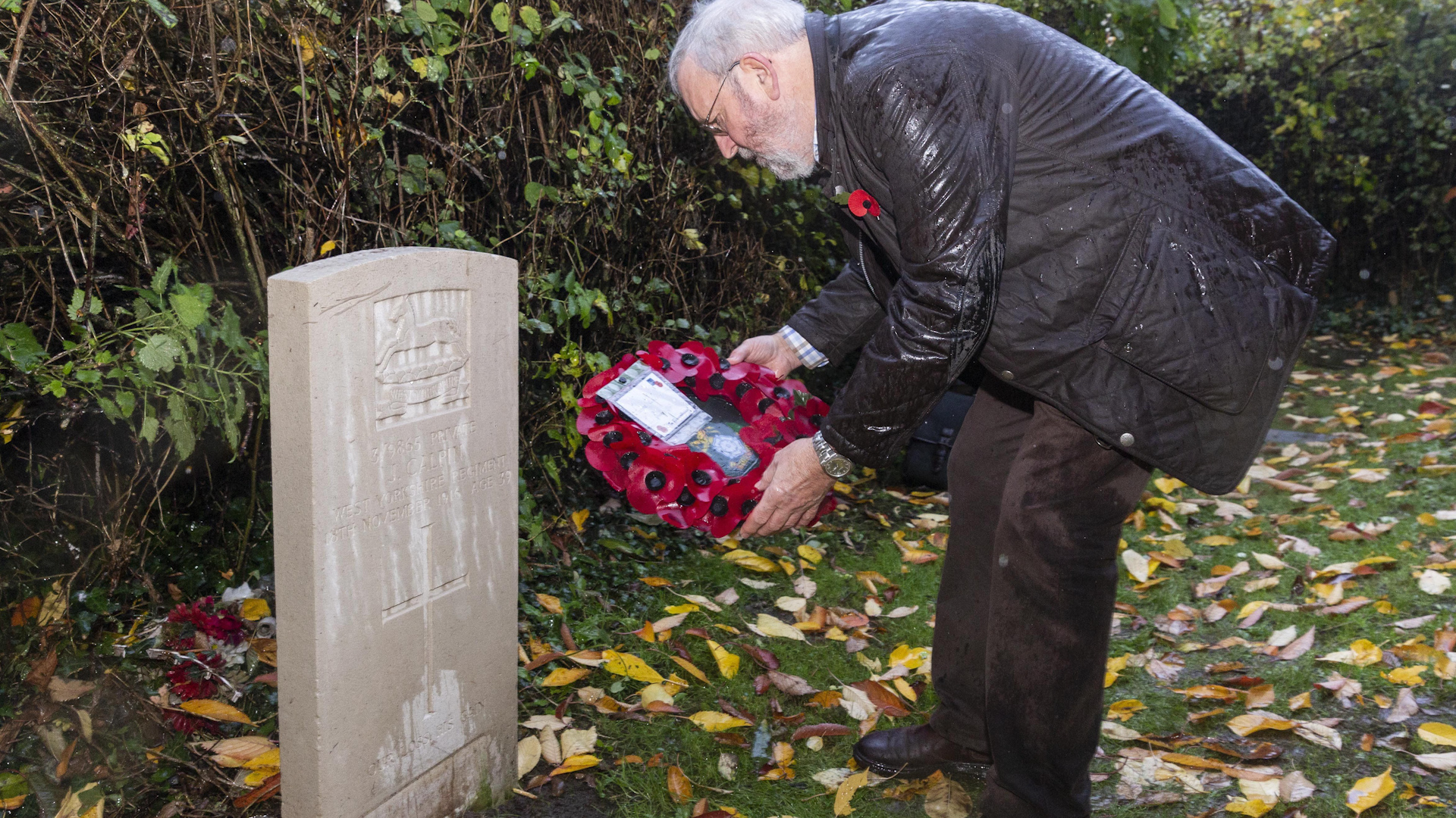 Ernest Calpin's Grandson Michael pays tribute at his headstone in York 081118 Credit SWNS