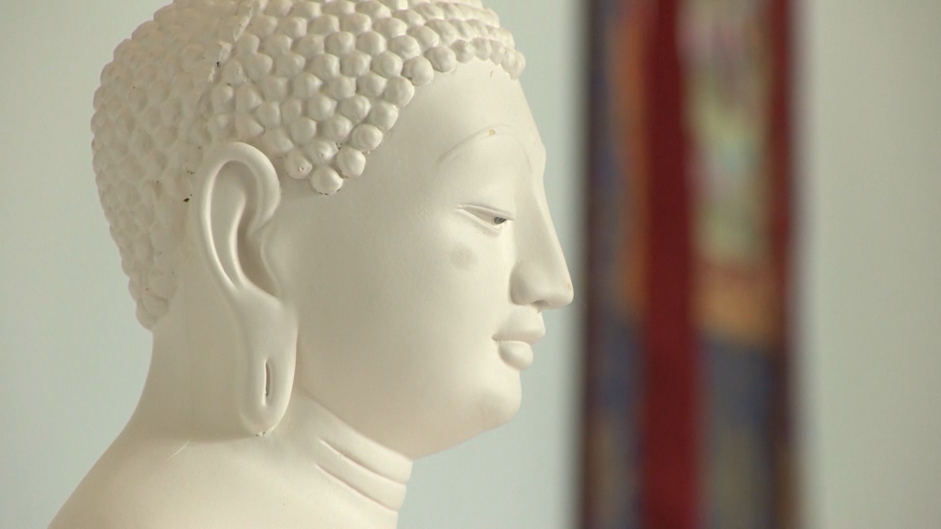 buddha bust statue