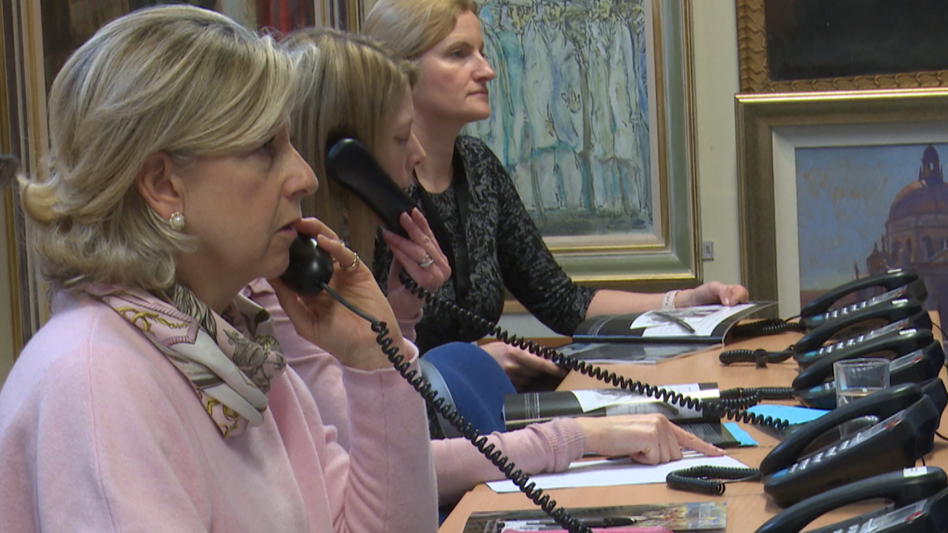 Bidders at auction of Iranian Embassy SAS vet Ian White's souvenirs