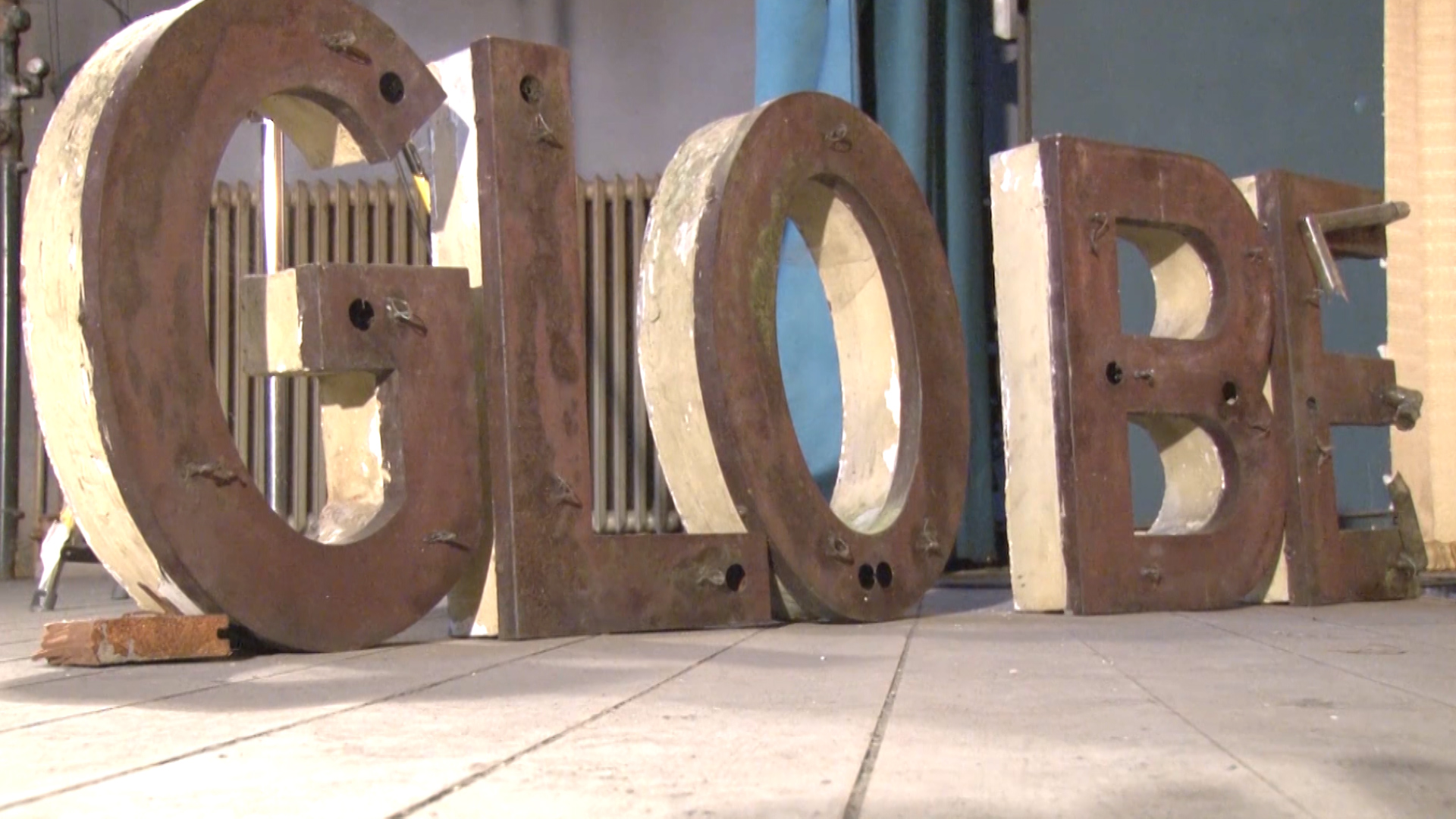 Globe cinema sign