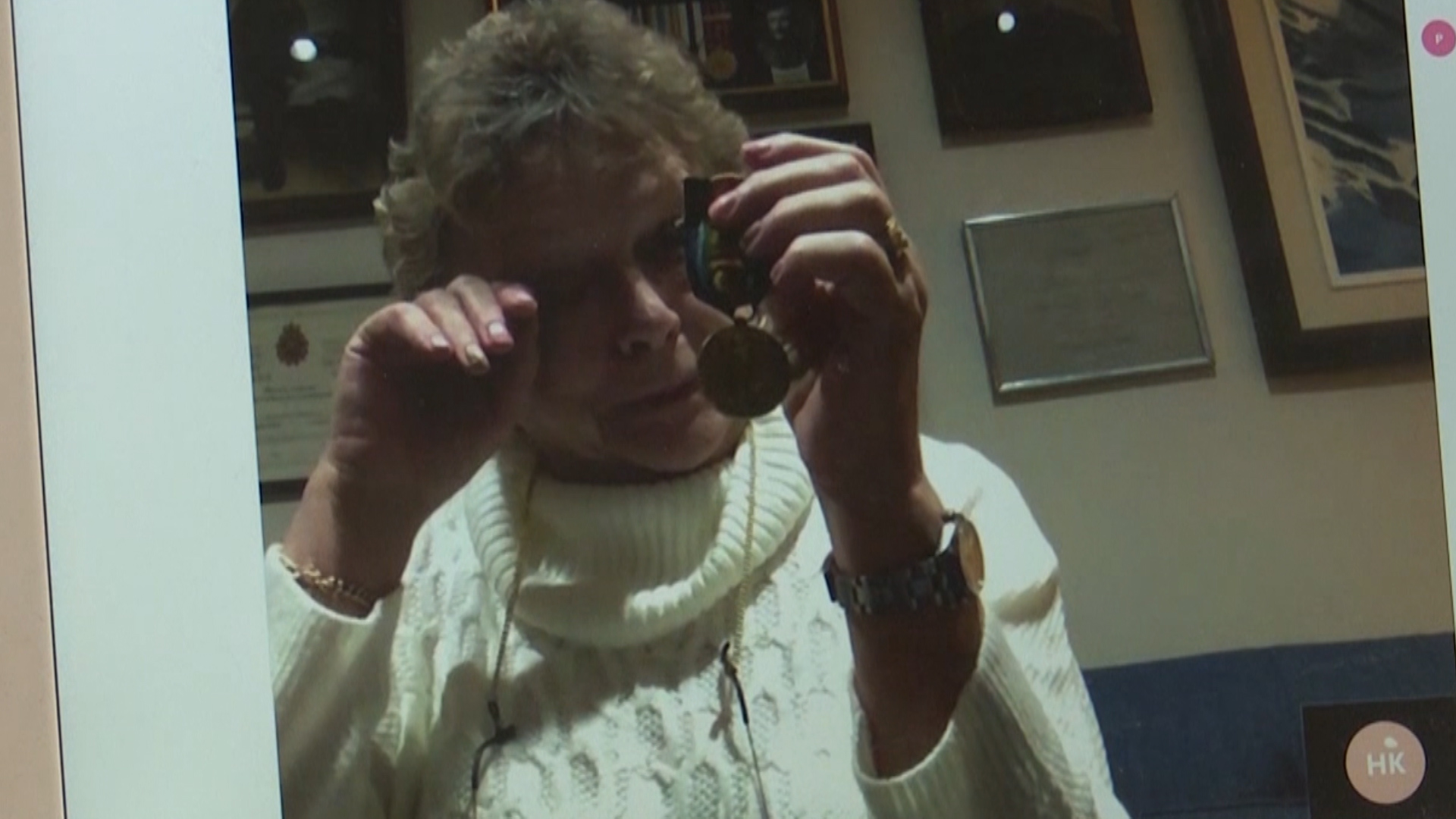 Peg Johnson receives Joseph Hewson's WW1 medal