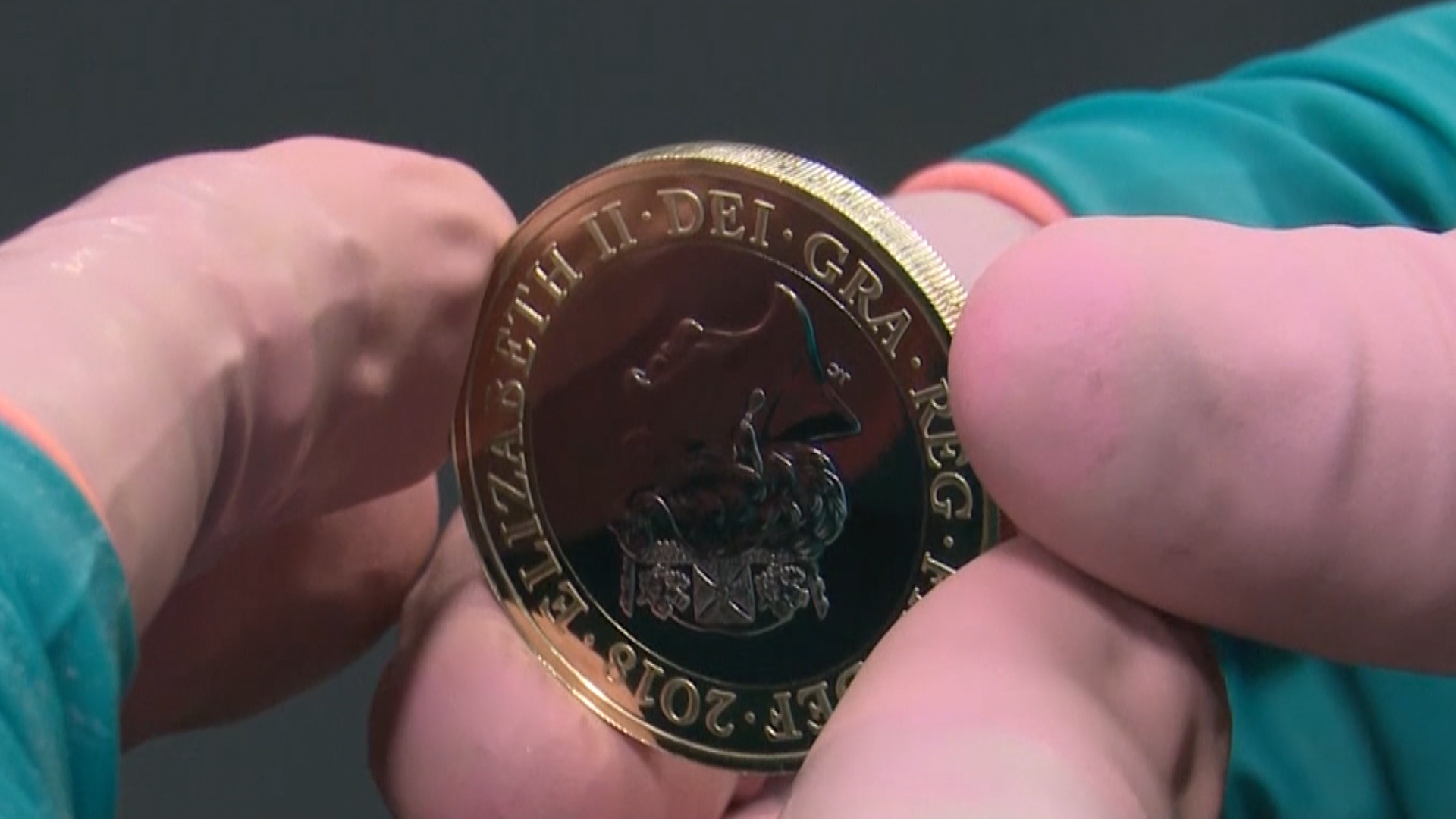 Finished commemorative £2 coin