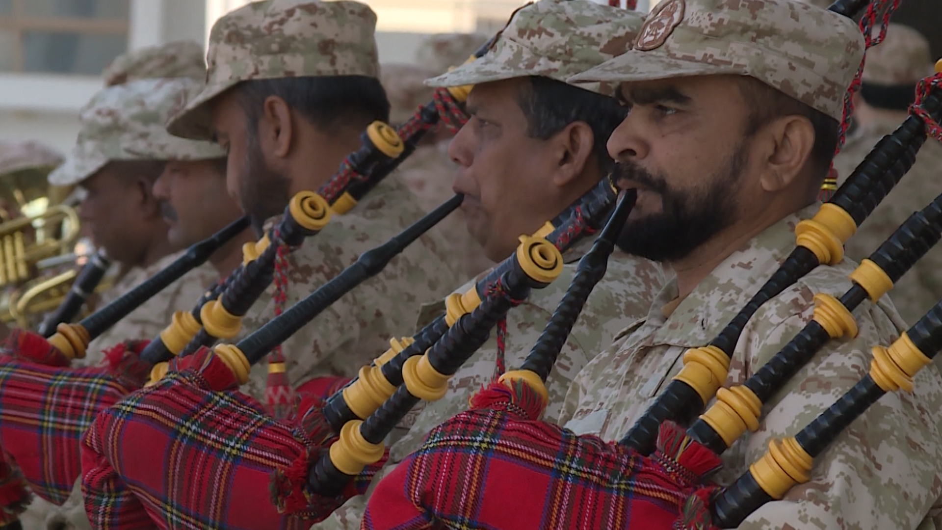 Kuwait soldiers with bagpipes on parade