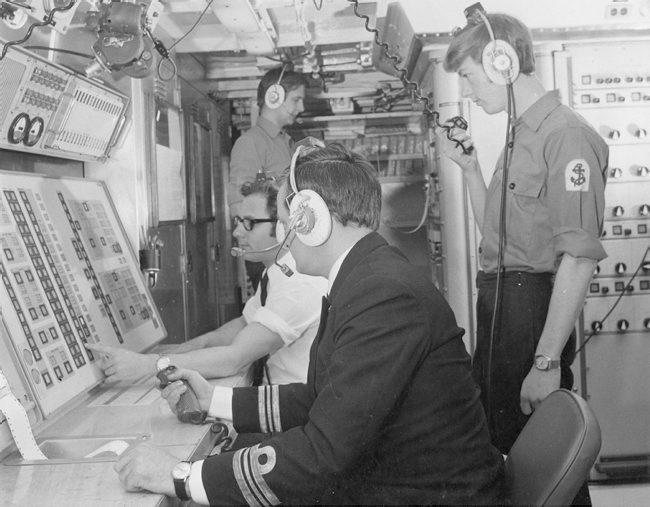 Nuclear submariners Polaris missile control on HMS Resolution UNKNOWN DATE CREDIT MOD