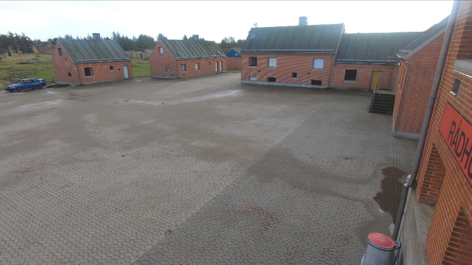 The skillshouse is based at the imaginary village 'Brekbu' at Oksbol training area.