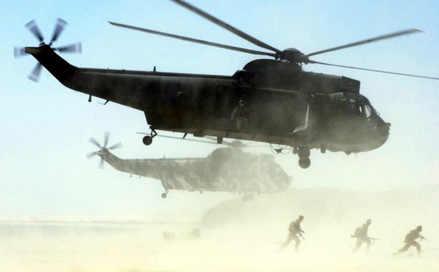 Sea King Helicopters Drop Off British Troops Sea King Helicopters Drop Off British Troops
