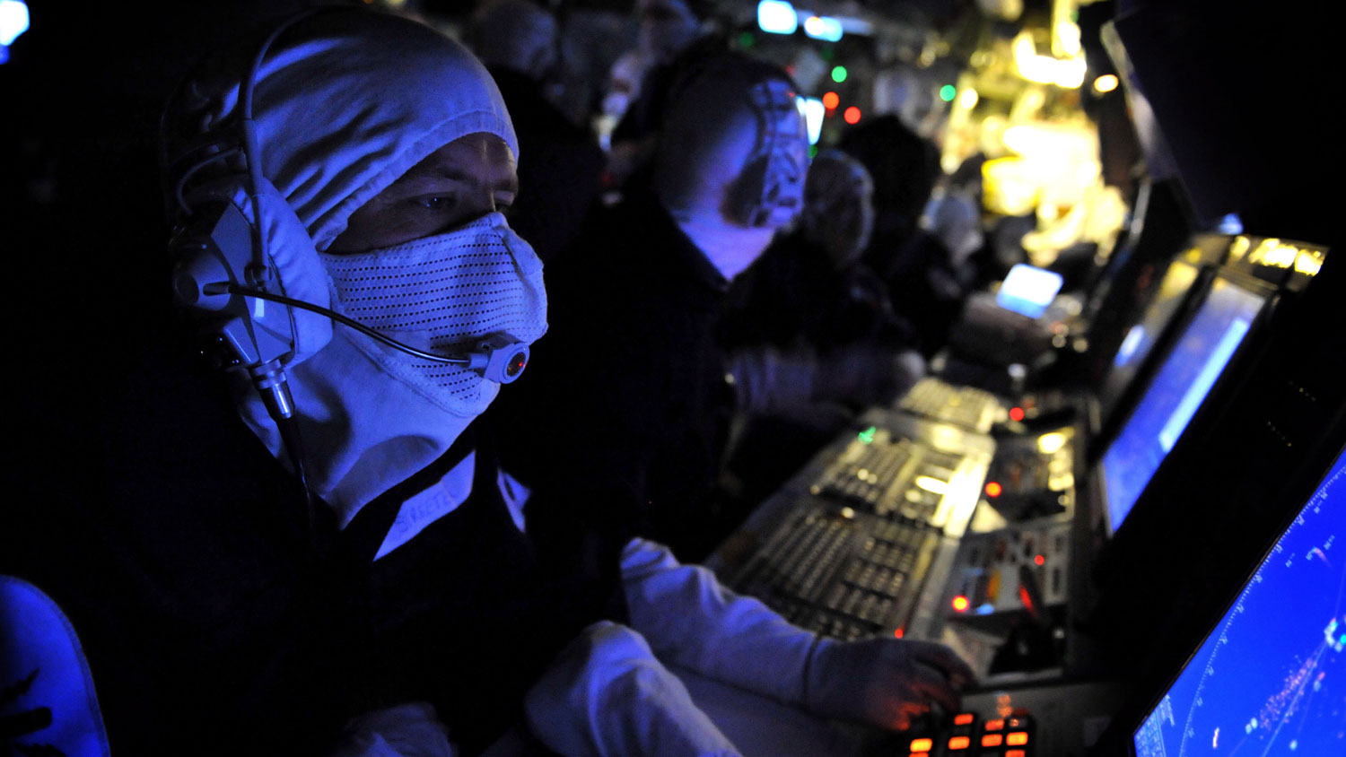 Operations Room Staff Destroyer HMS Edinburgh Blue Credit Defence Imagery 2011