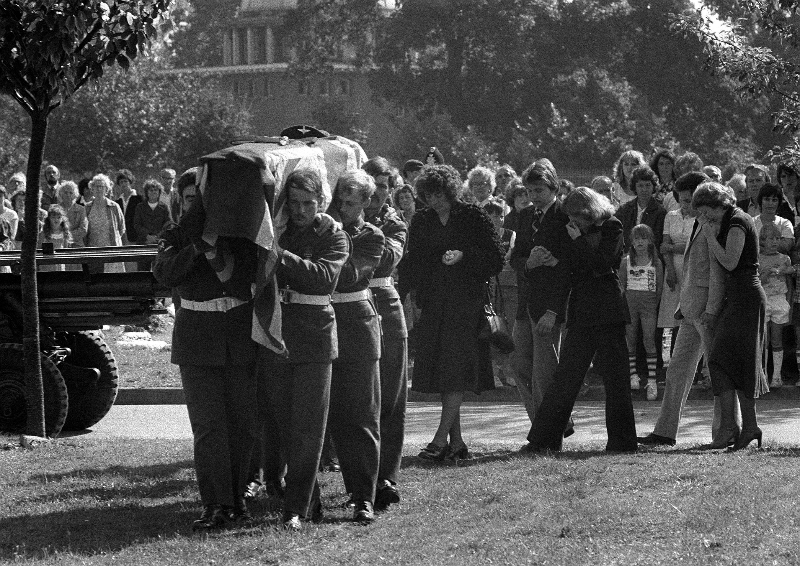 Warrenpoint Ambush Para Funeral PA