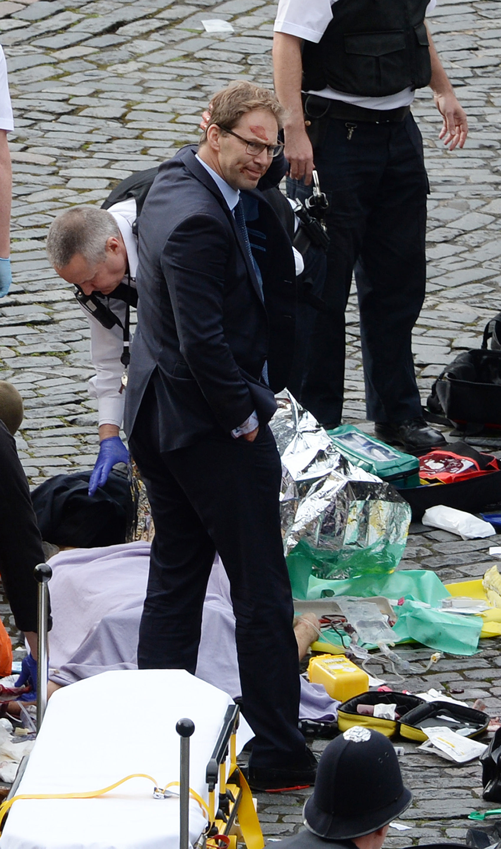 obias Ellwood giving aid after the Westminster Terror Attack CREDIT PA/Stefan Rousseau