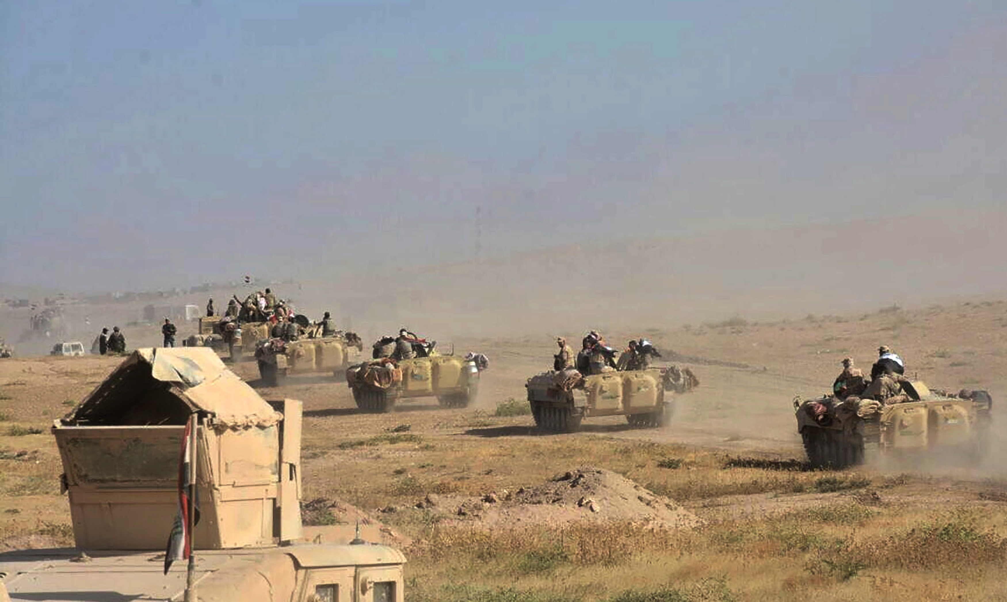 Iraq Army Tanks Tal Afar, west of Mosul