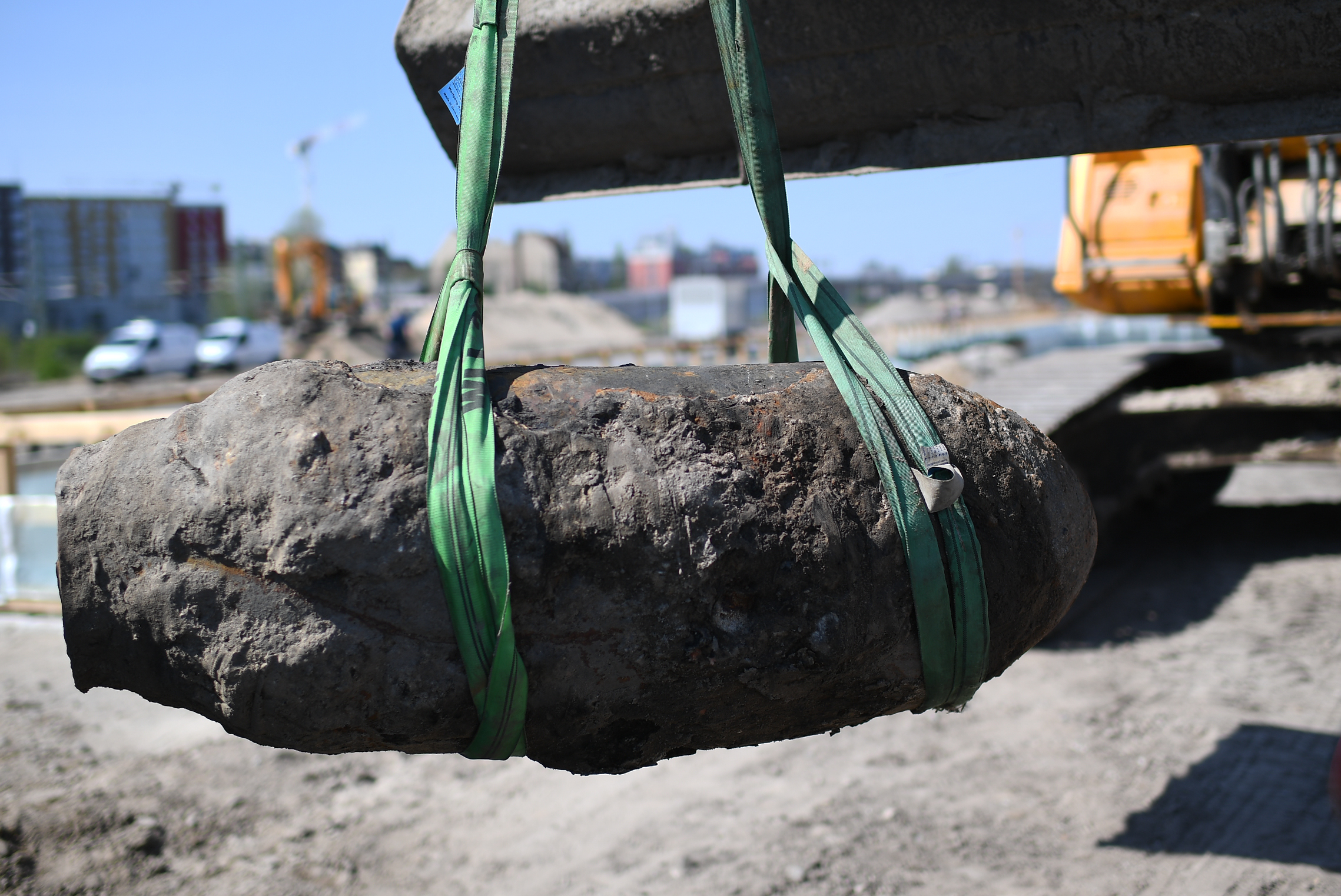  Britta Pedersen/DPA/PA Image. 20 April 2018, Germany, Berlin: A crane lifts a defused WWII bomb 