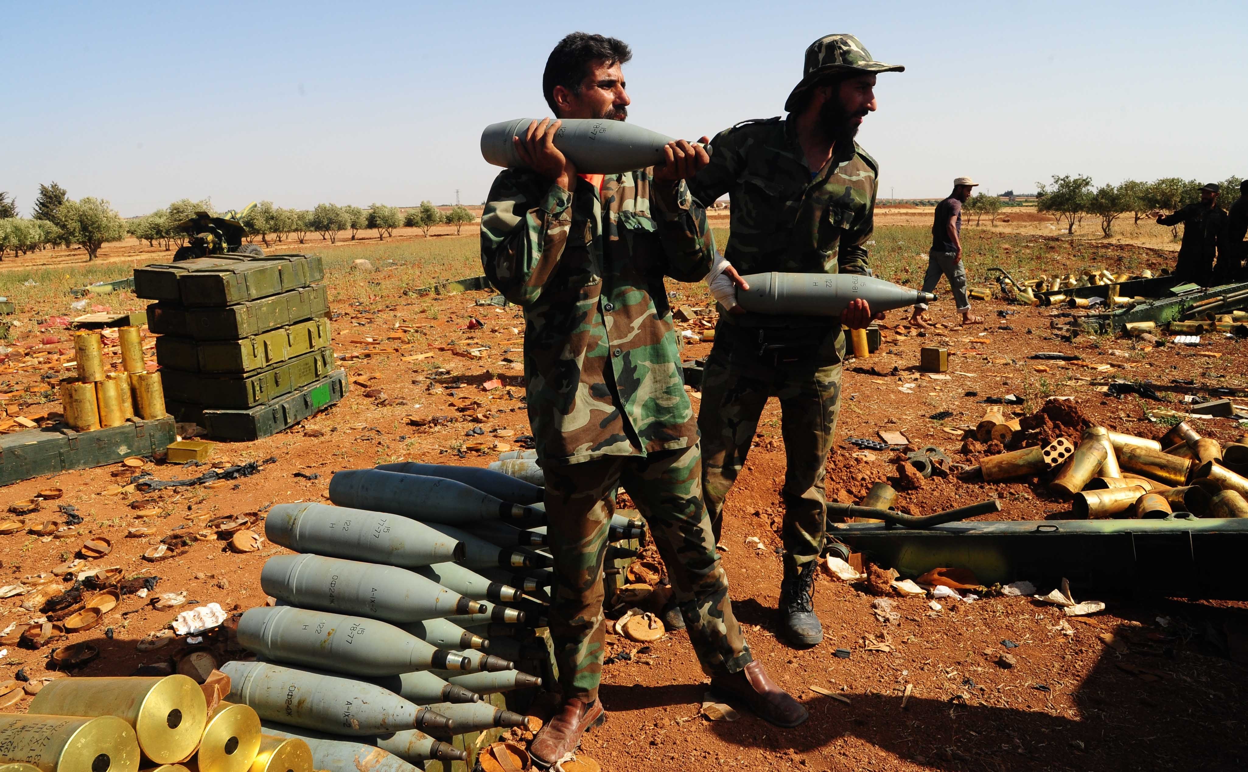  Syrian soldiers load artillery shells in Kahil town, Daraa province, Syria, on July 3, 2018. The Syrian army captured Kahil town from the rebels on Tuesday and is moving toward the town of Saida as part of a wide-scale offensive against the ultra-radical groups, which rejected a reconciliation deal with the government in Daraa. (Xinhua/Ammar Safarjalani)