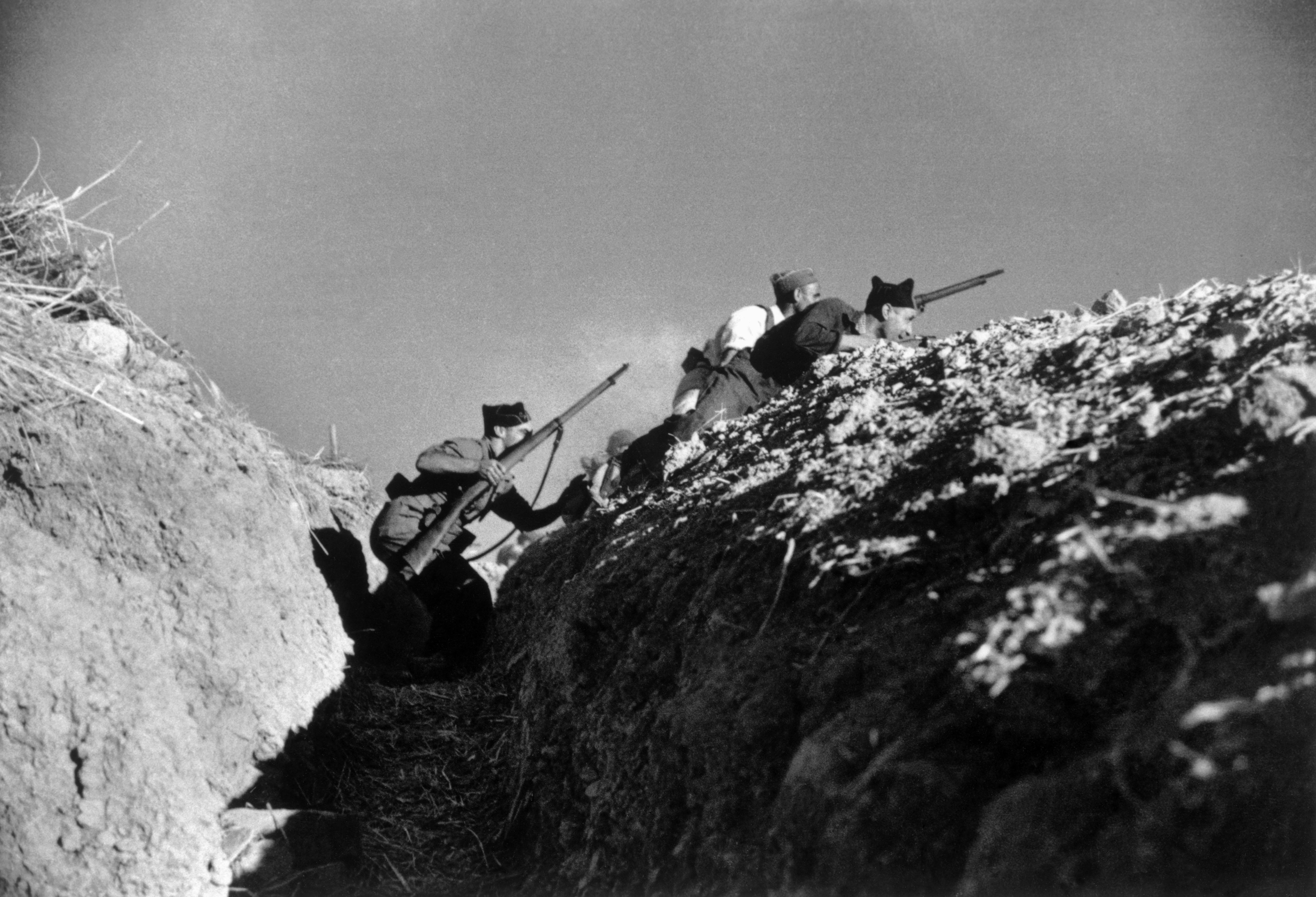 Photo: © International Center of Photography. © Robert Capa