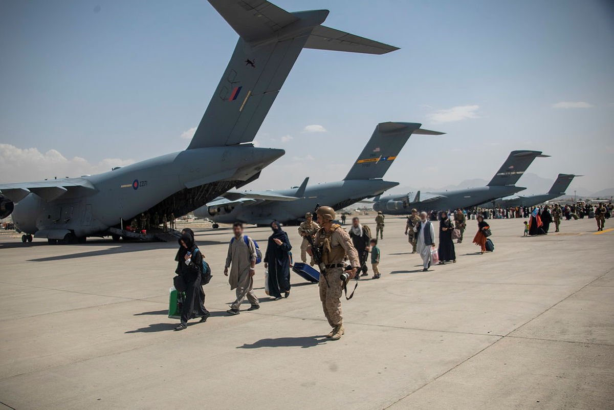 Members of the UK Armed Forces on Op PITTING - the evacuation of entitled personnel from Kabul airport, Afghanistan (Picture: UK MOD © Crown copyright 2021 / LPhot Ben Shread)