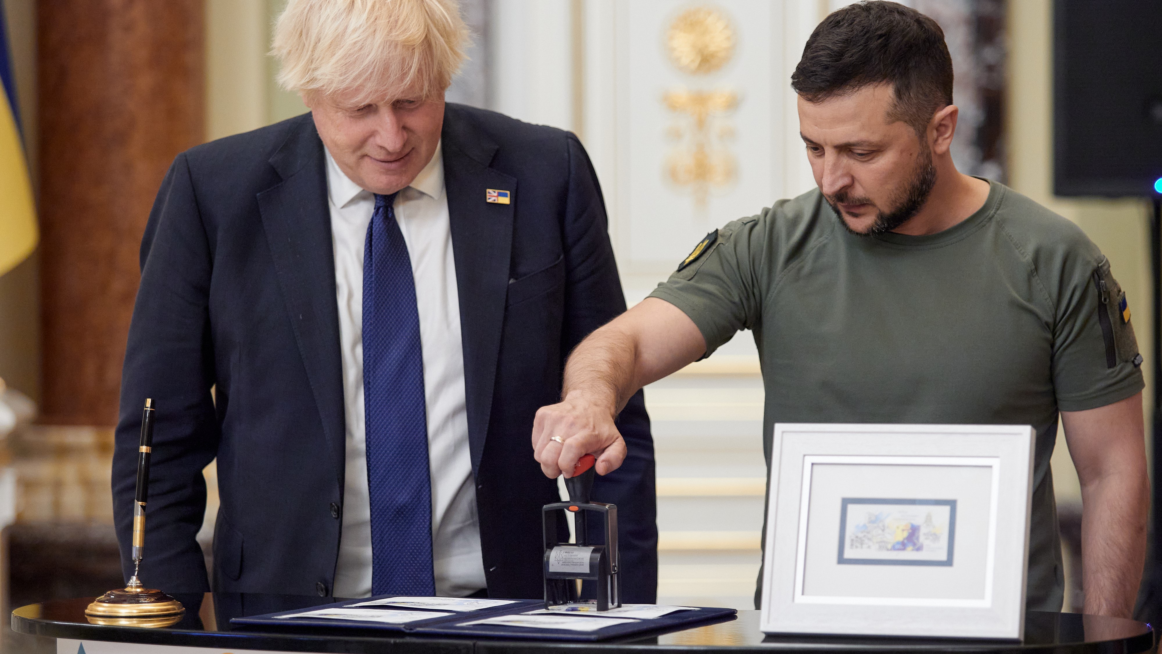 Boris Johnson receives the Order of Liberty from Ukrainian President Volodymyr Zelensky during his trip to Kyiv
