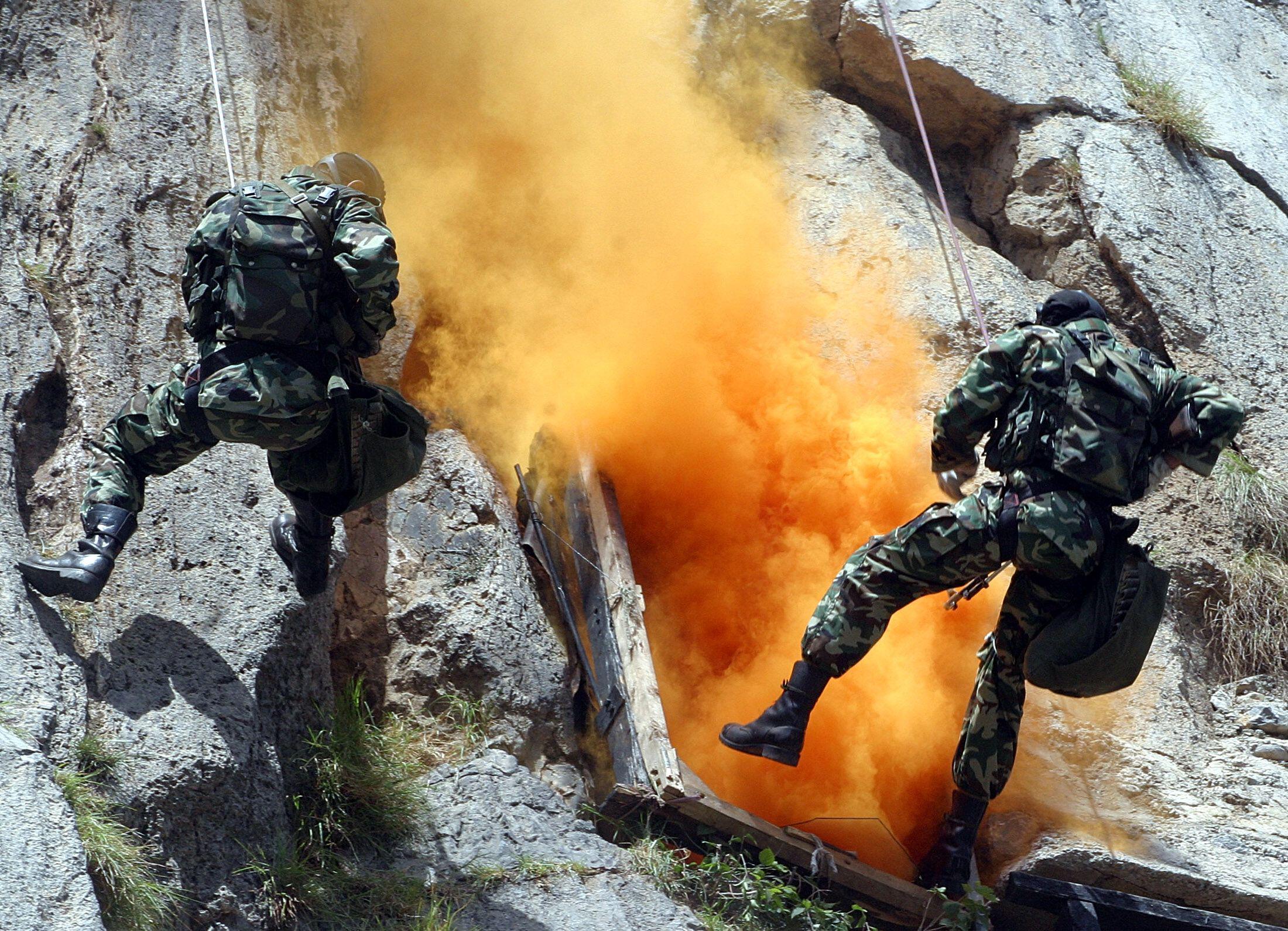 Pakistani Special Service Group members take part in a counter-terrorism exercise in 2004
