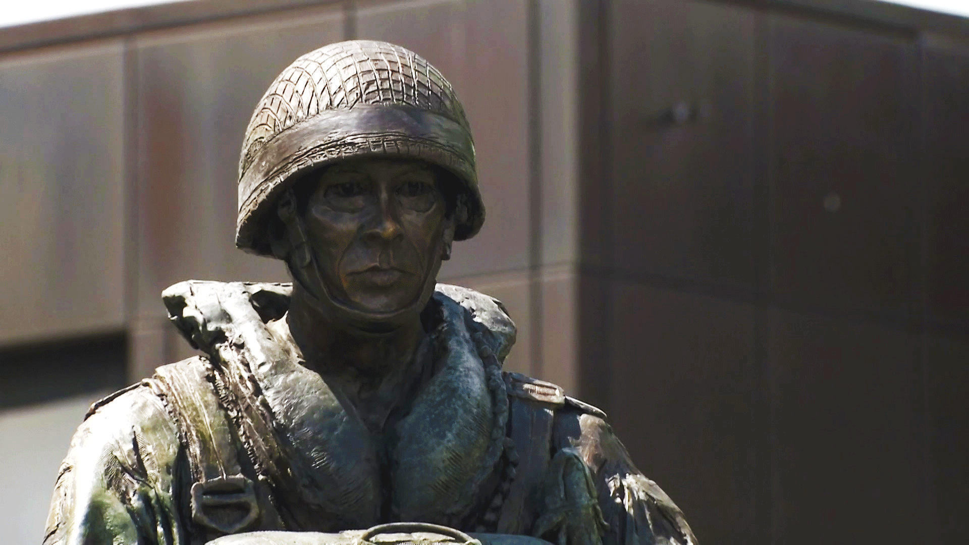 Parachute-Regiment-Statue-Aldershot-BRITISH-ARMY