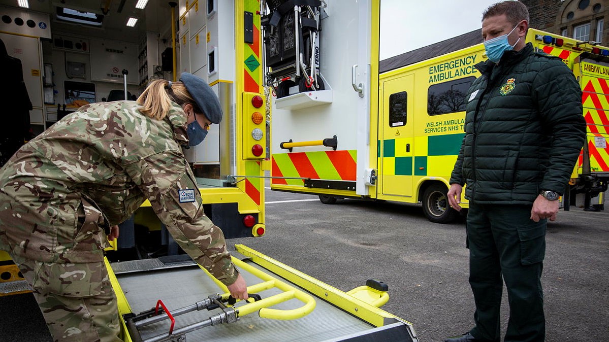 Paramedics and Emergency Medical Technicians deliver a number of training sessions to military personnel 23102021 CREDIT MOD