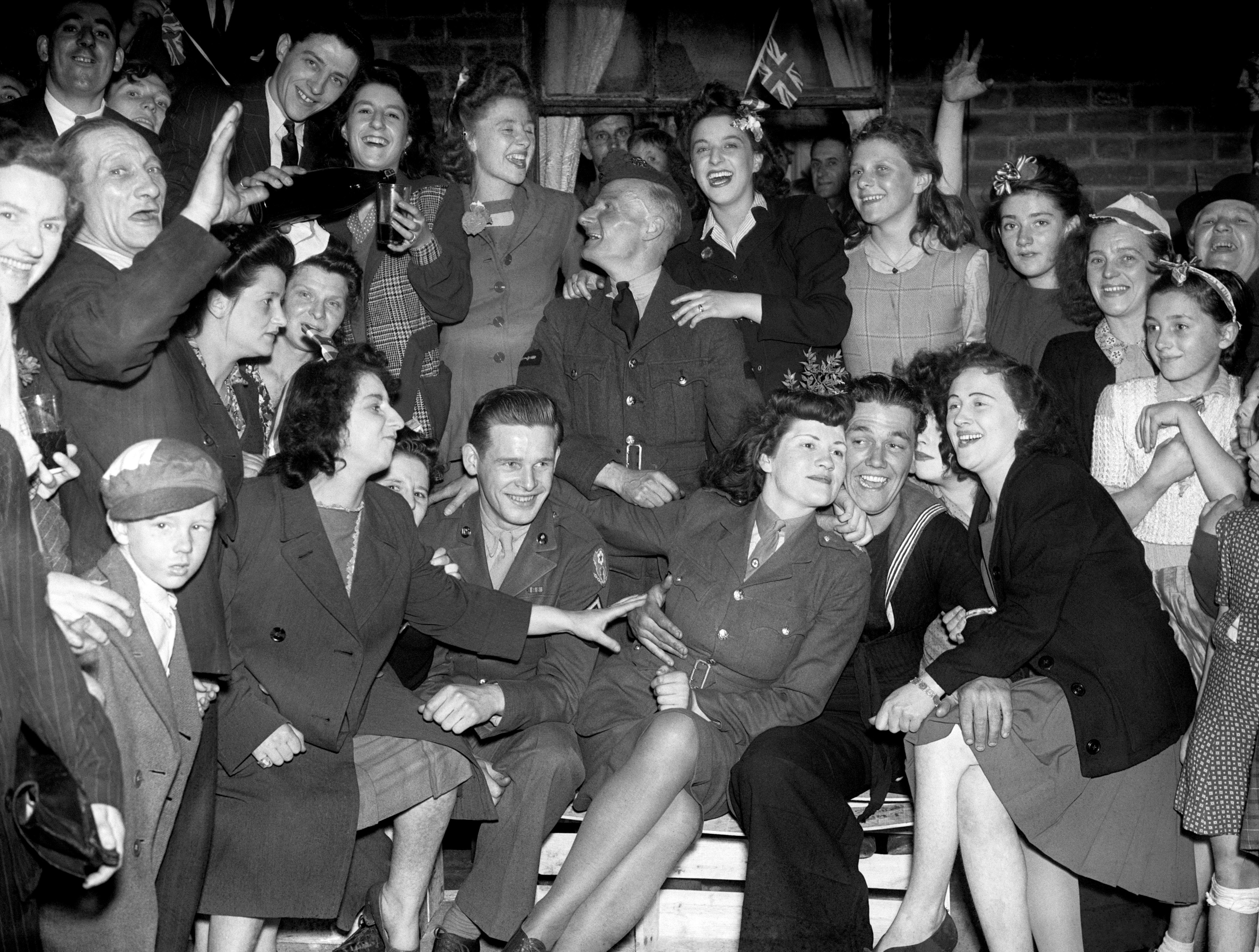 People in East London celebrate VE Day 080545 CREDIT PA.jpg