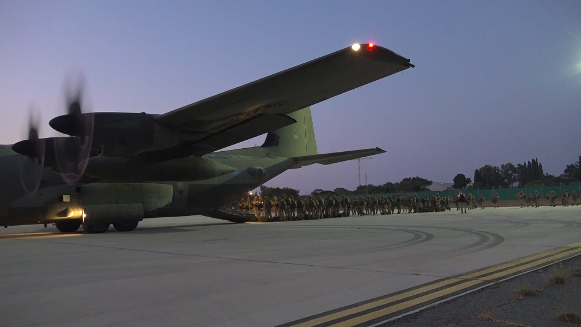 Personnel from 16 Air Assualt Brigade boarding a C130 Hercules aircraft before parachuting into Jordan 