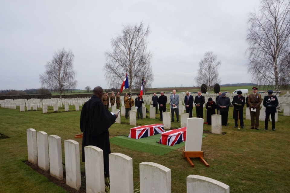 WW1 soldiers burial 