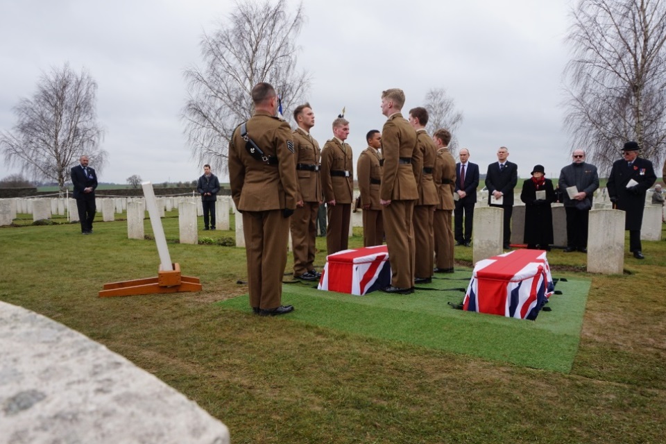 WW1 soldiers burial 