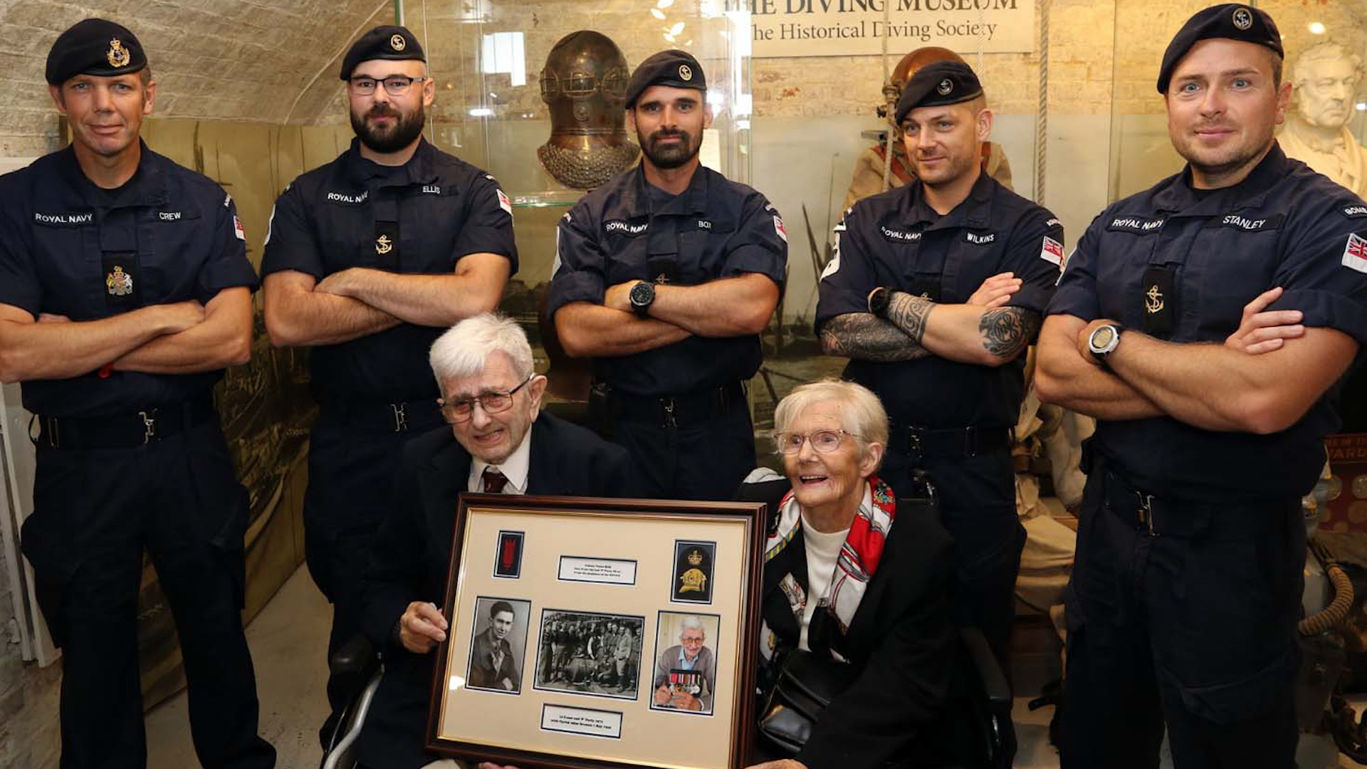 Present day divers with WW2 veteran John Payne and his wife of 60 years Jill visiting the Diving Museum in Brockhurst in 2021 (Picture: Royal Navy).