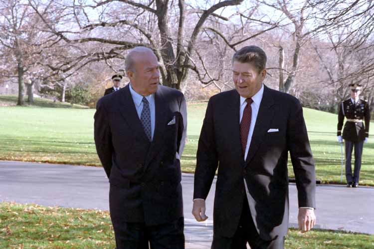 Reagan and Shultz outside the Oval Office in 1986