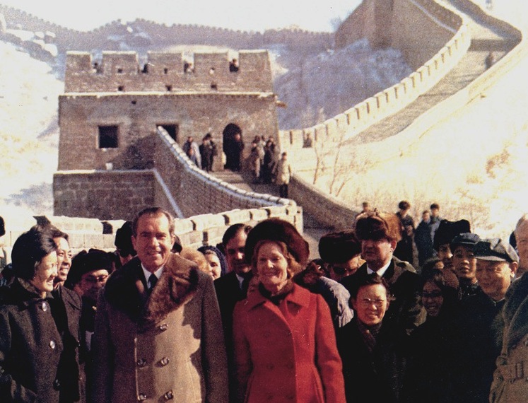 President_and_Mrs._Nixon_visit_the_Great_Wall_of_China