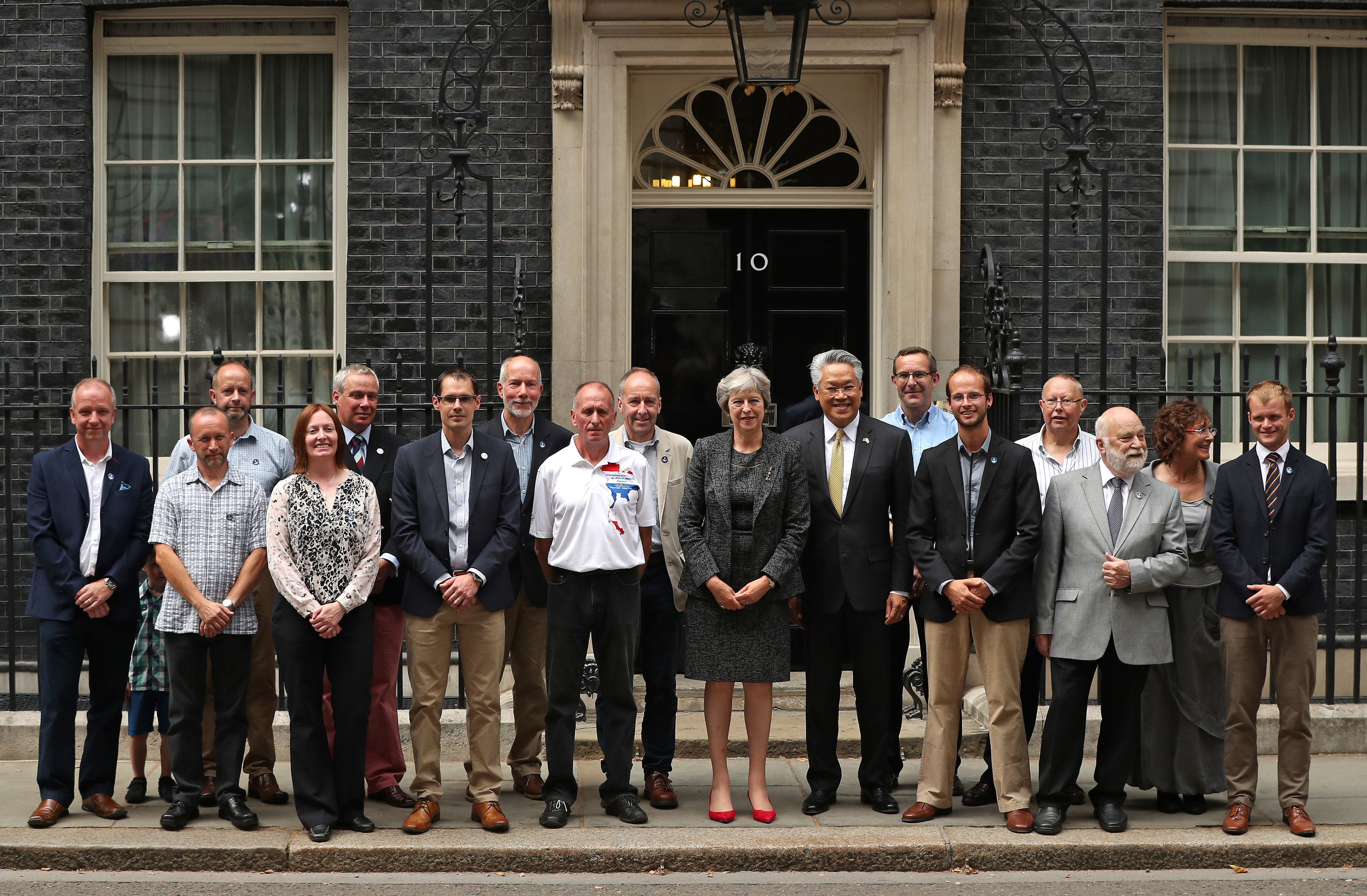 Prime Minister with Thai rescue divers and support team