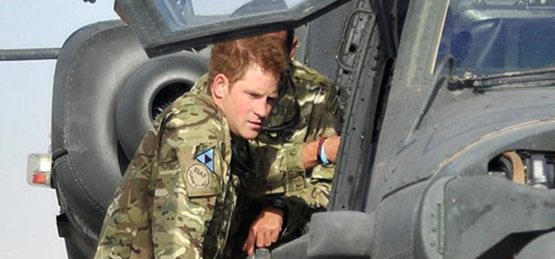 Prince Harry with Apache Army Air Corps CREDIT ARMY MOD