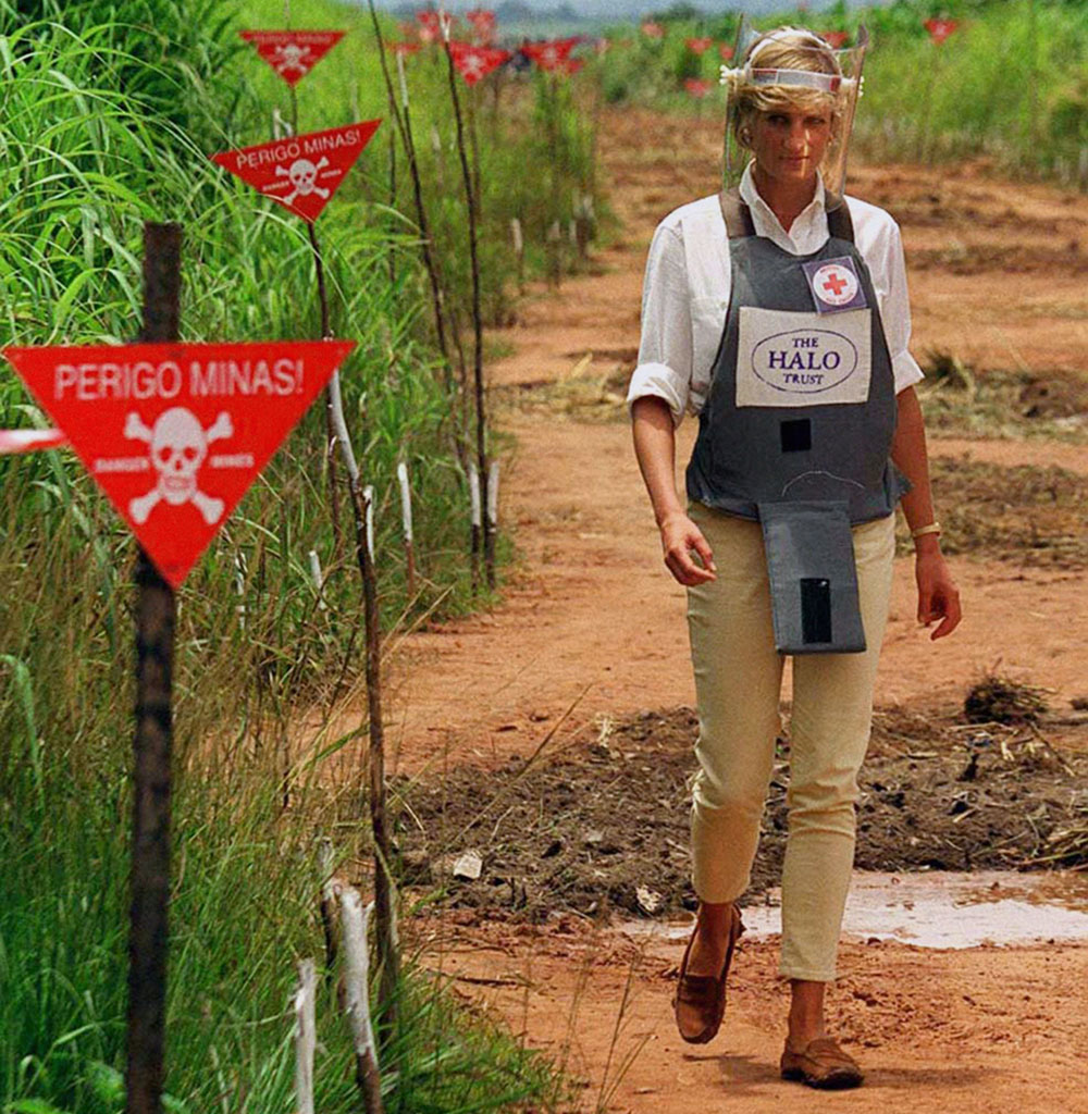 Princess Diana touring Angolan minefield