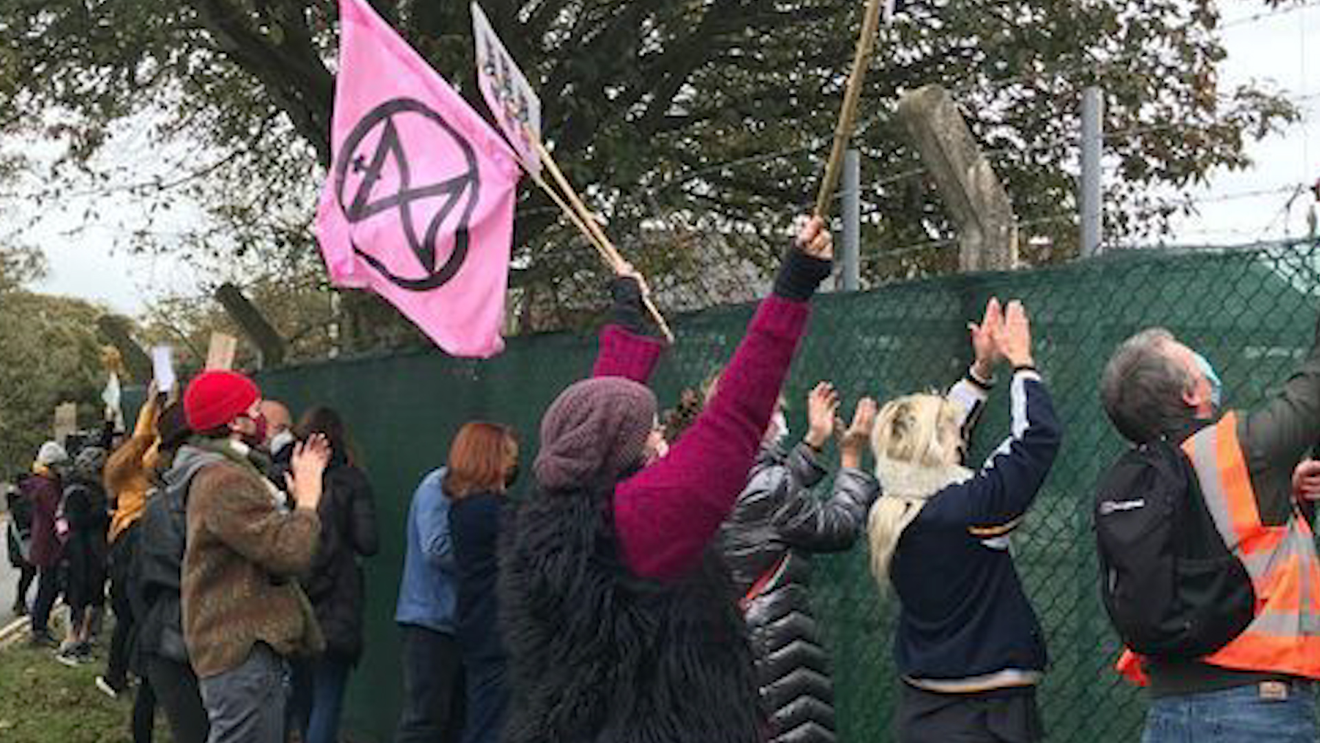 Pro-migrant demonstrators outside Napier Barracks in Folkestone Kent gathered in a show of support welcoming migrants to the area (Picture: PA).