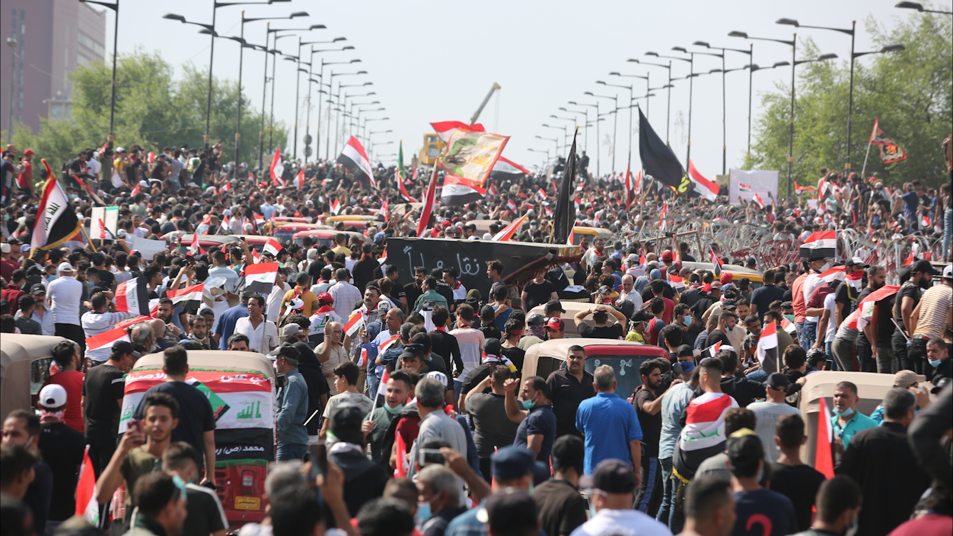 Protesters try to cross al-Jumhouriya bridge to reach the Green Zone in Baghdad, Iraq, on 251019 CREDIT PA.jpg 