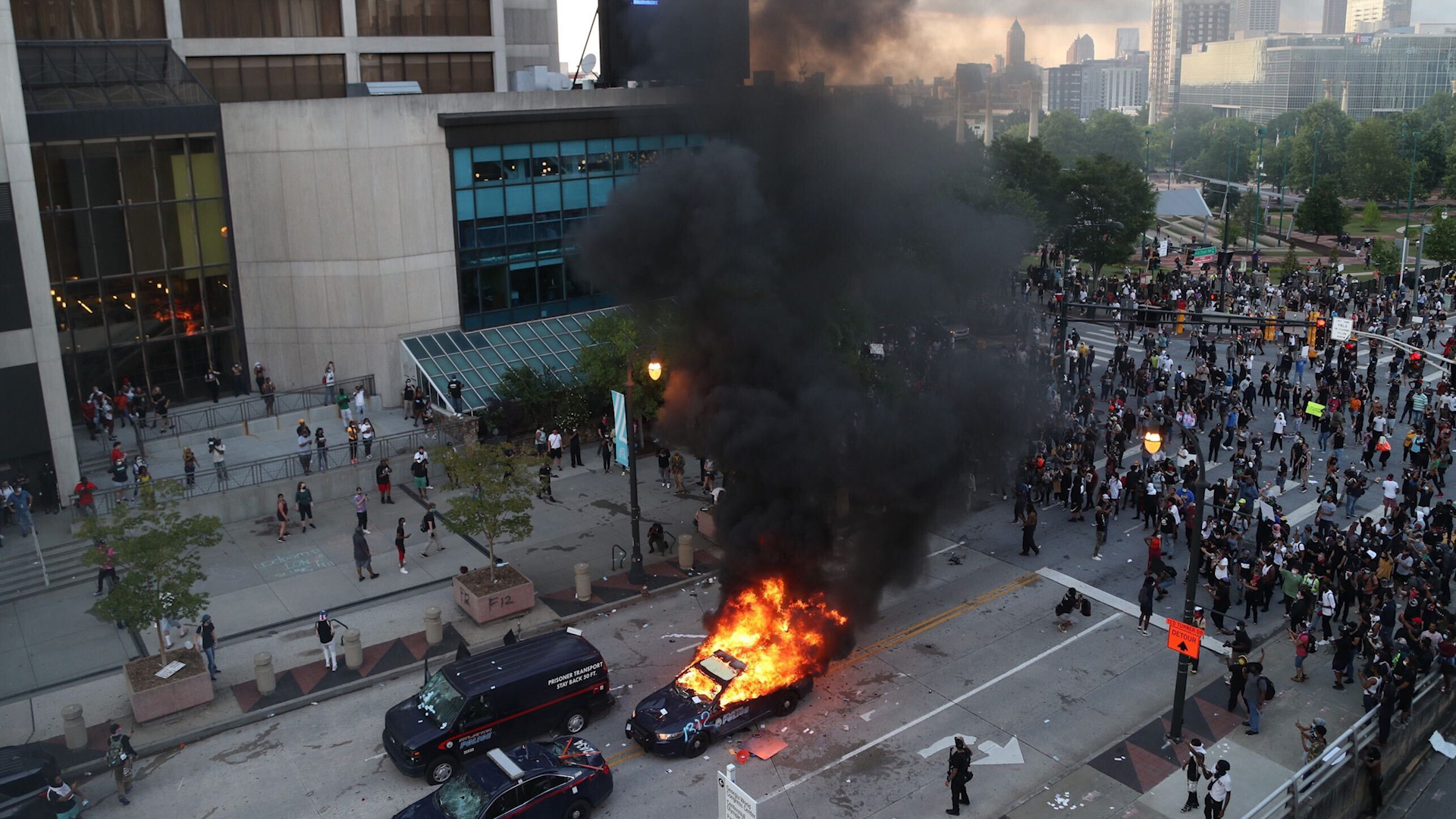 Protestors around the CNN Center in Atlanta confront police re death George Floyd 290520 CREDIT PA