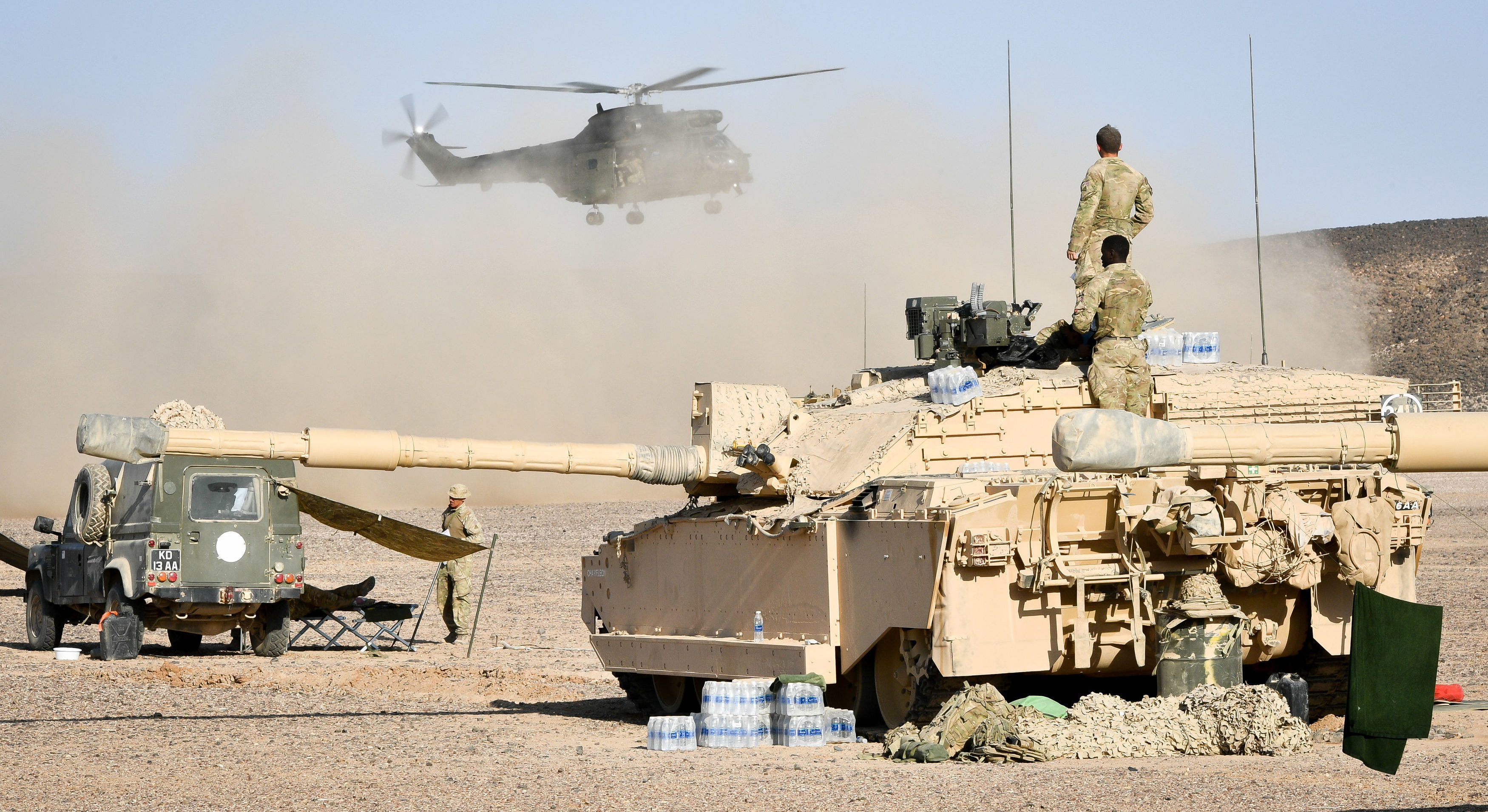 Puma takes off behind Challenger 2 Saif Sareea 3
