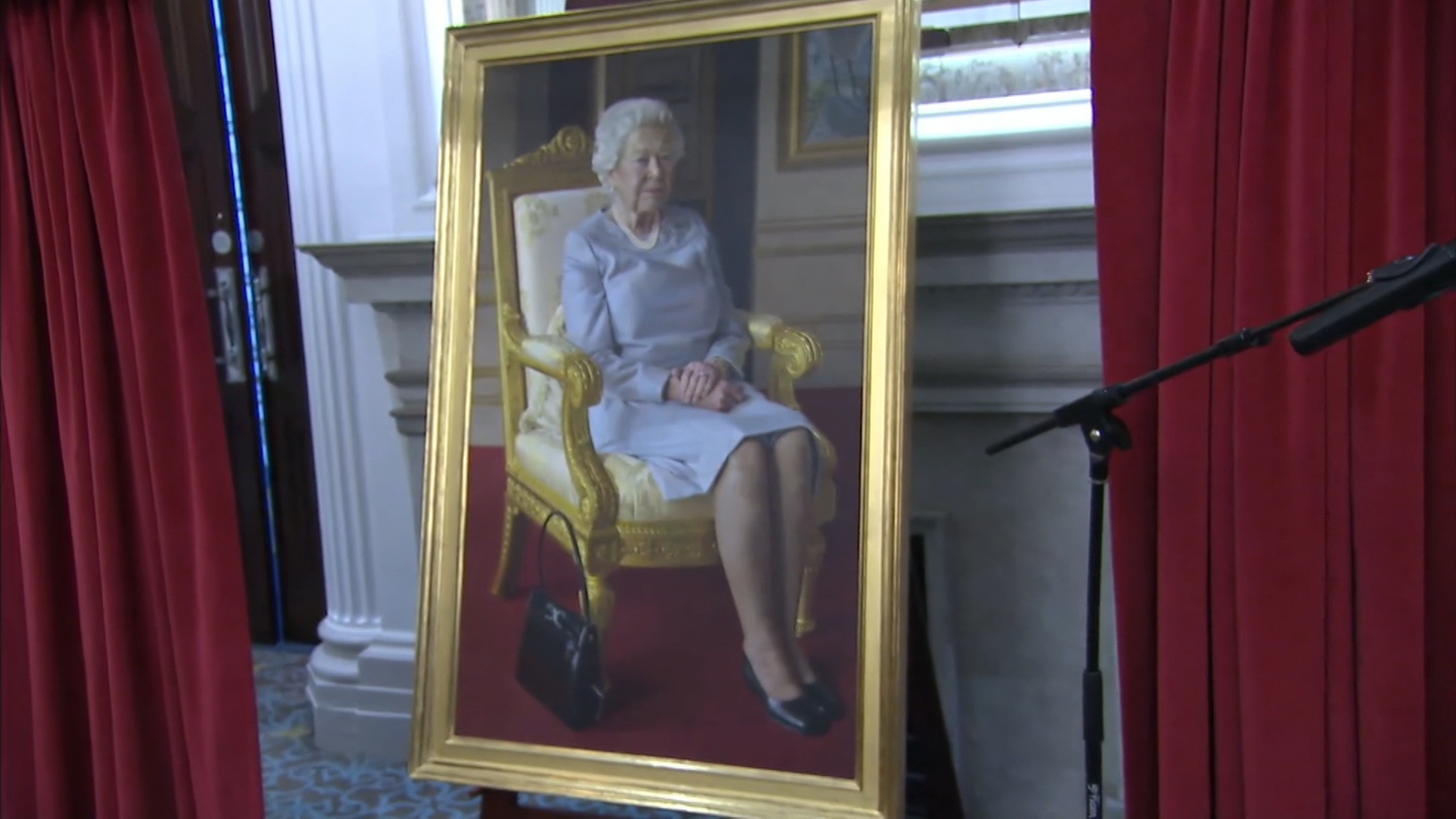 Queen portrait unveiling 171018
