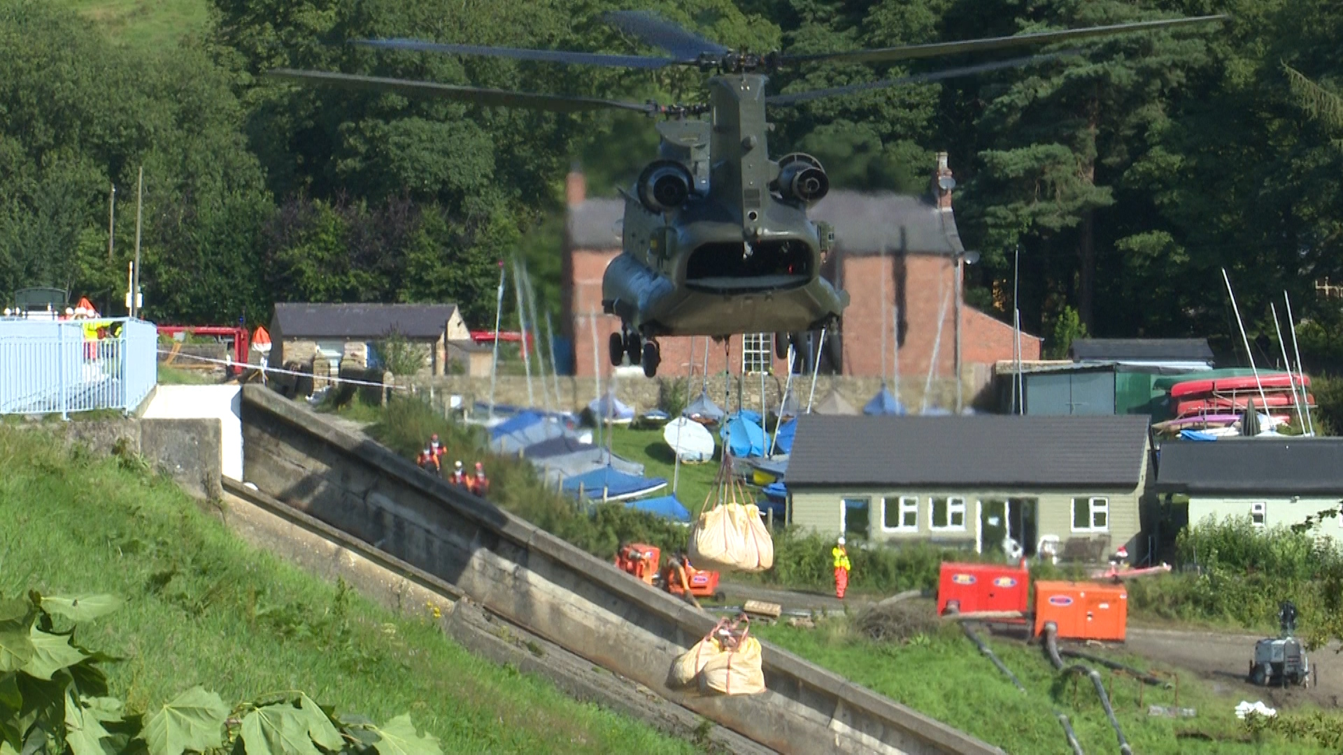 RAF Chinook bag frop at Whaley Bridge Dam