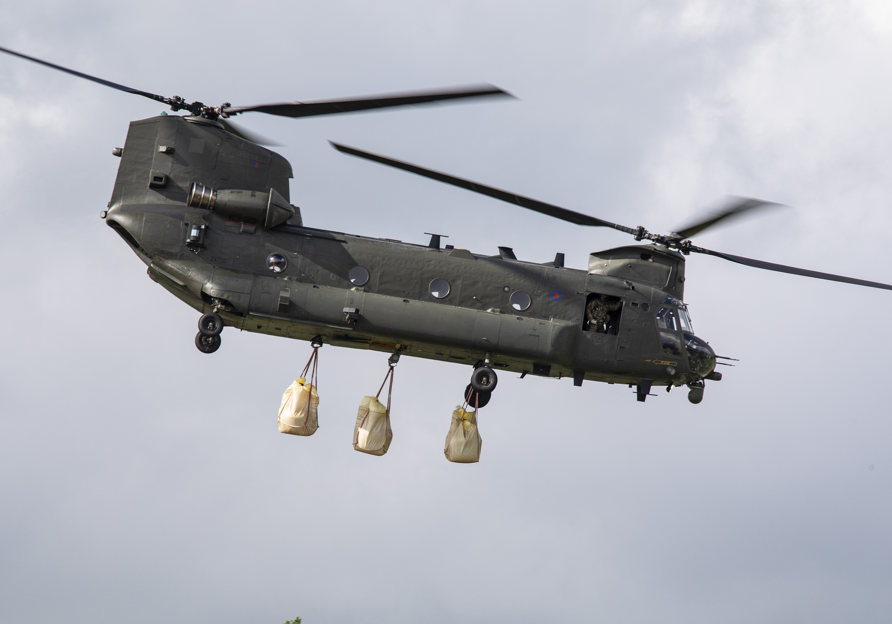 RAF Chinook helps stop flooding in Lincolnshire, June 2019 (Picture: MOD).